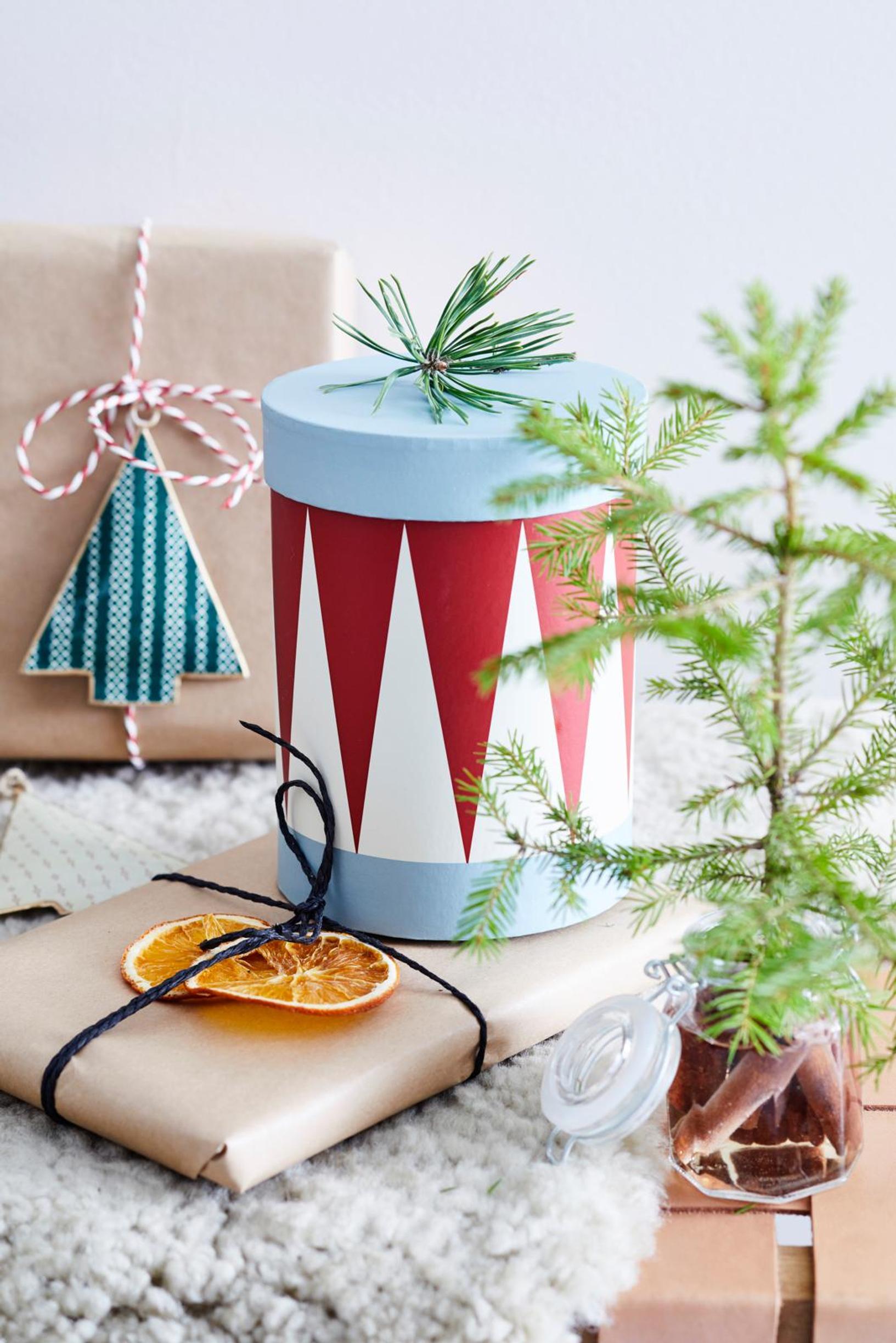 Orange slice as a gift topper