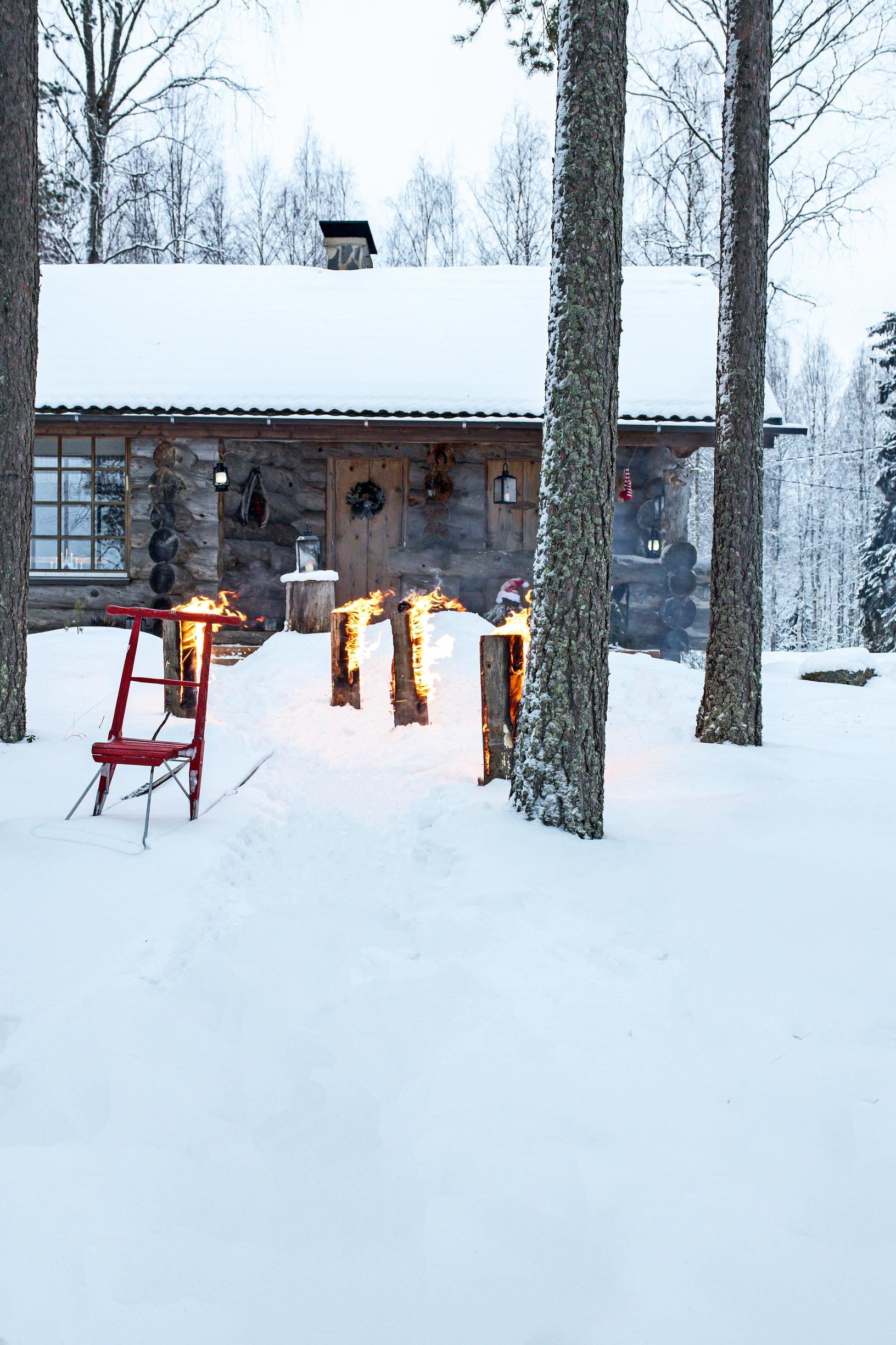 Marjut and Jari’s log cabin, just half an hour from home: “In the midst of this silence, there’s a special kind of Christmas magic”