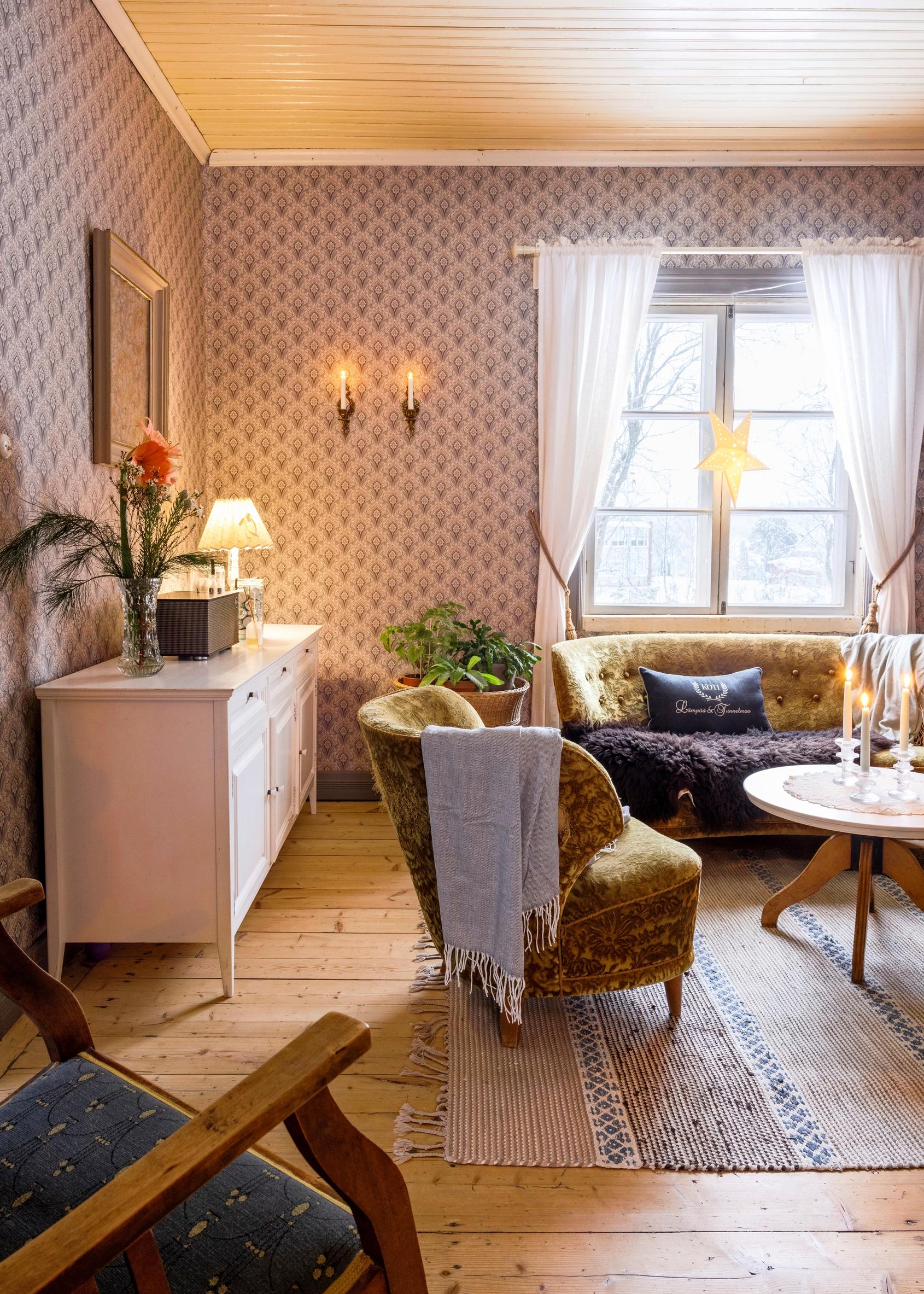 Vintage sofa set in the living room