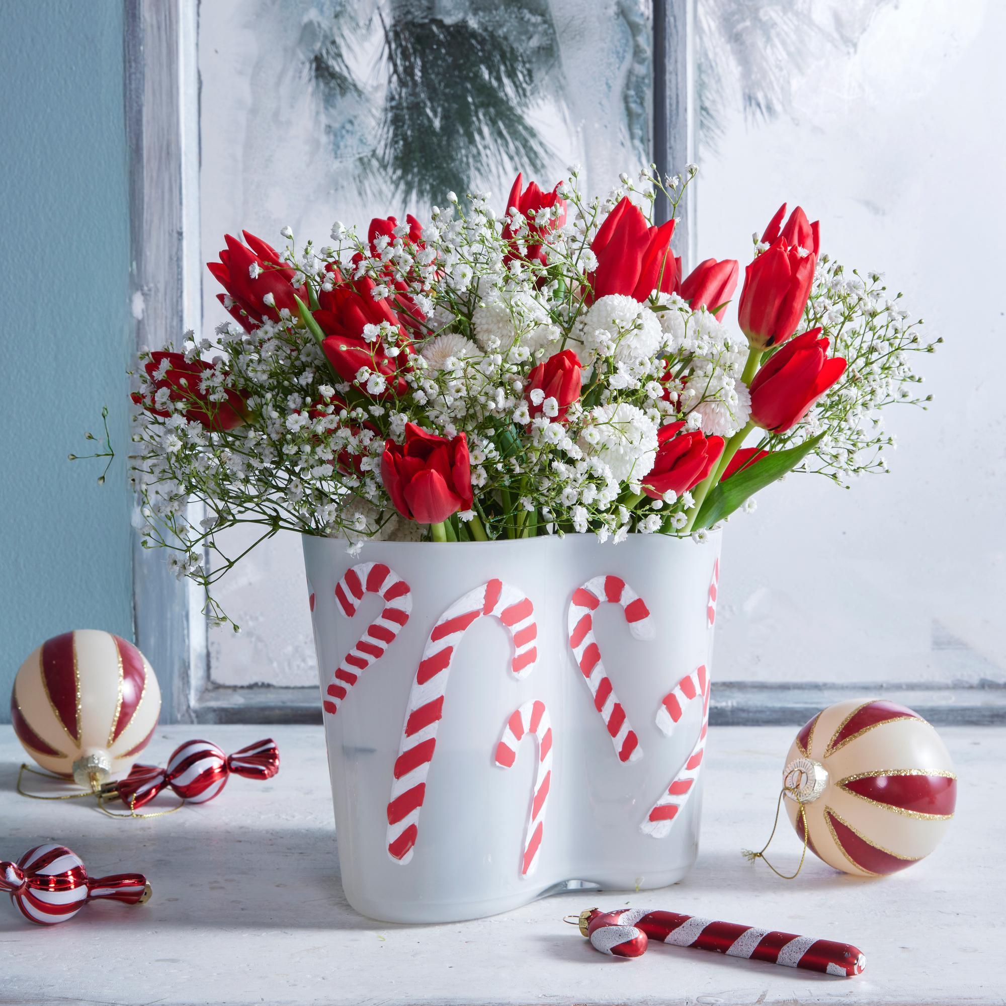 5 fresh ways to style amaryllis, tulips and poinsettias