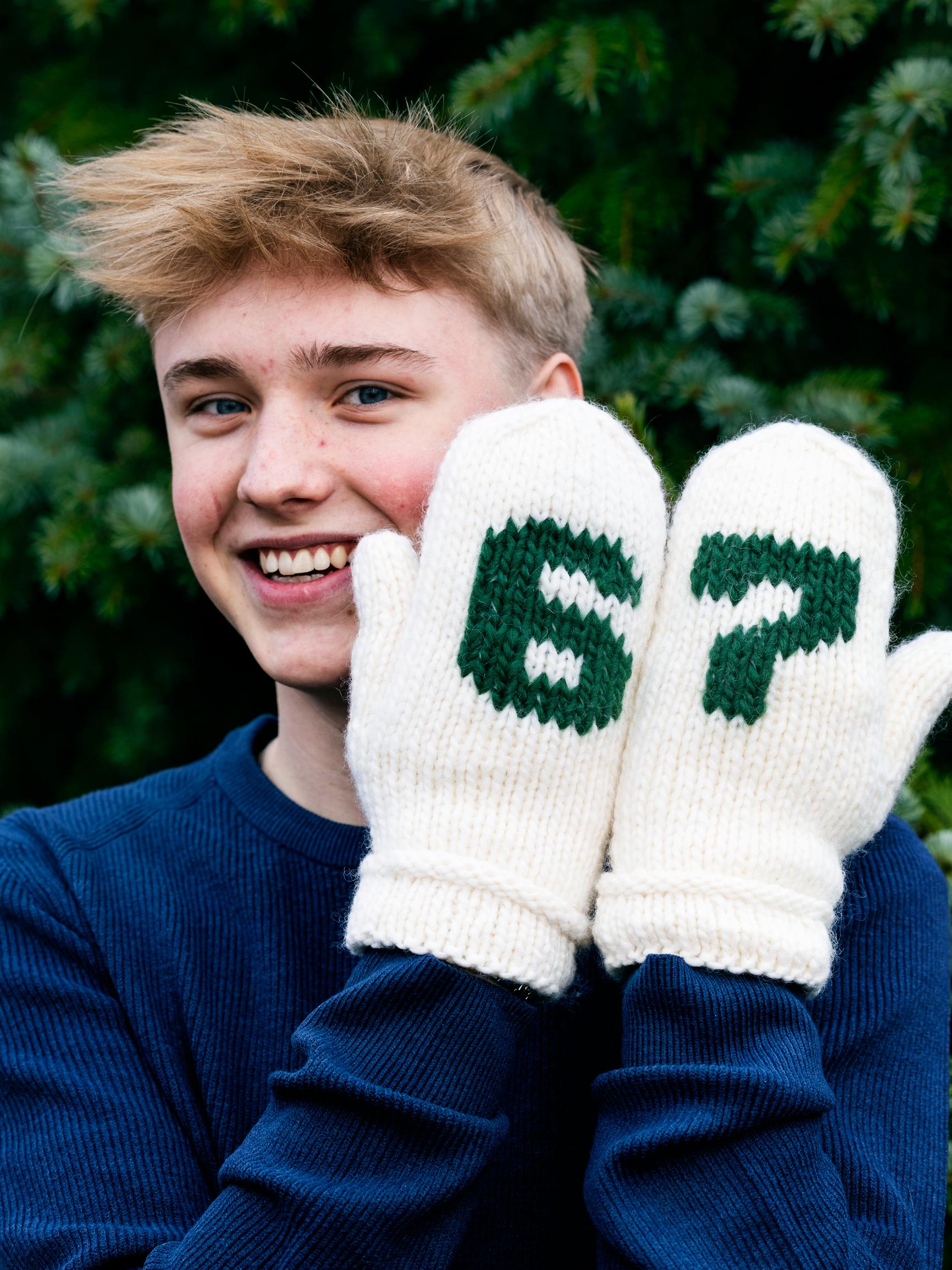 No knitting skills needed: craft these 67 mittens in the spirit of the “six-seven” phenomenon