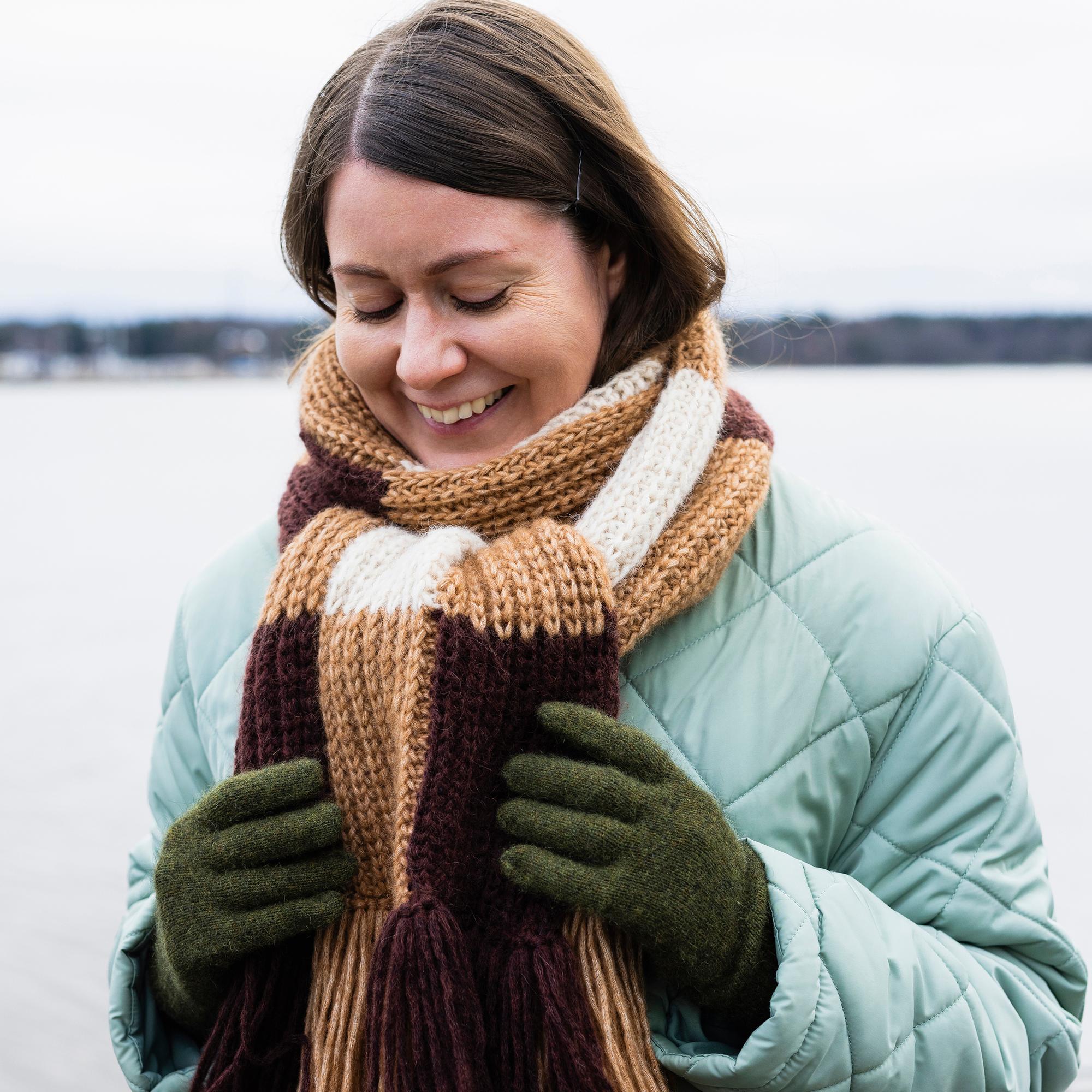 Checkered scarf: a classic that keeps you warm with plush half brioche stitch