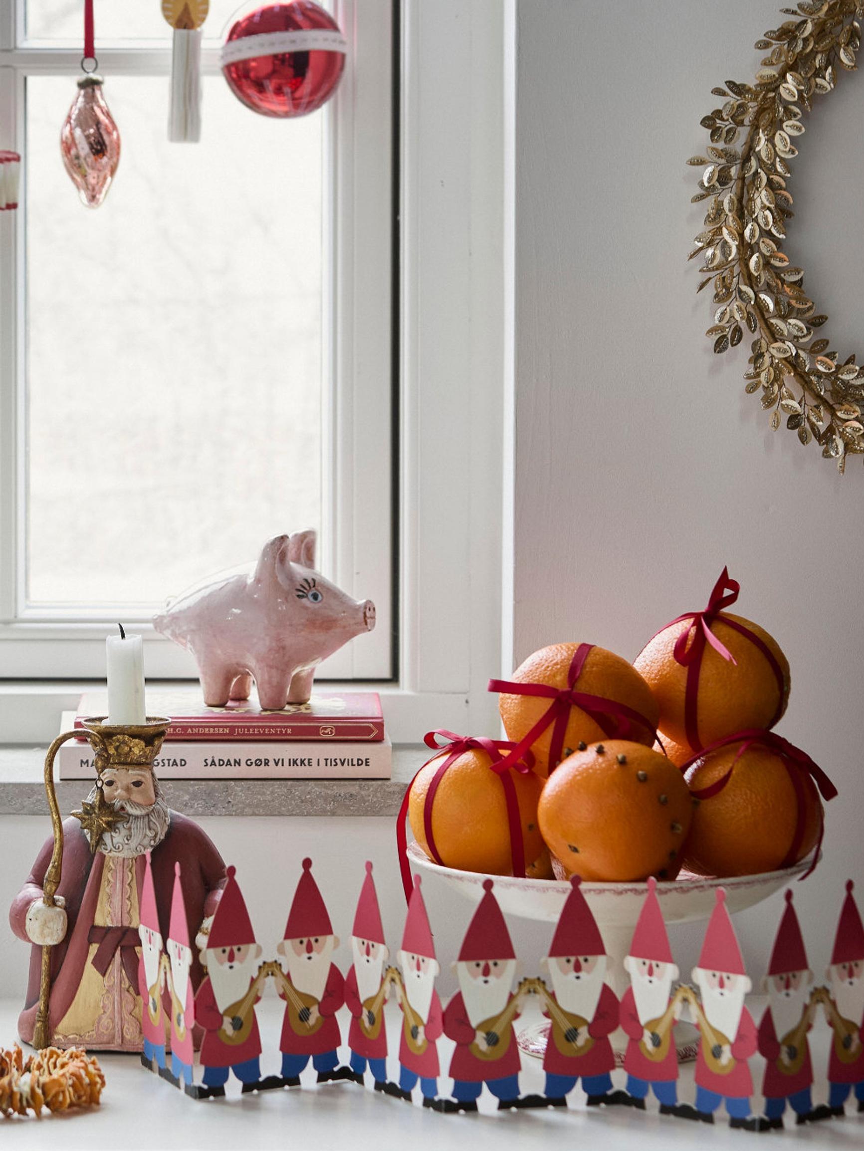 Bow-tied oranges and 5 other budget-friendly decor ideas for your Christmas home