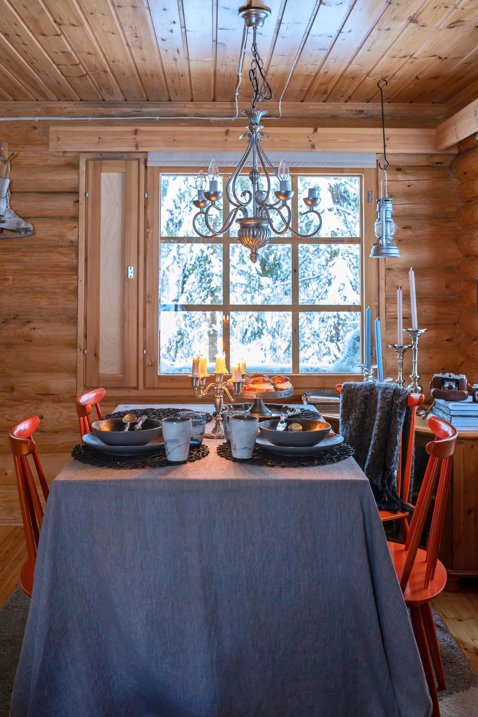 Table set in the cabin’s main room