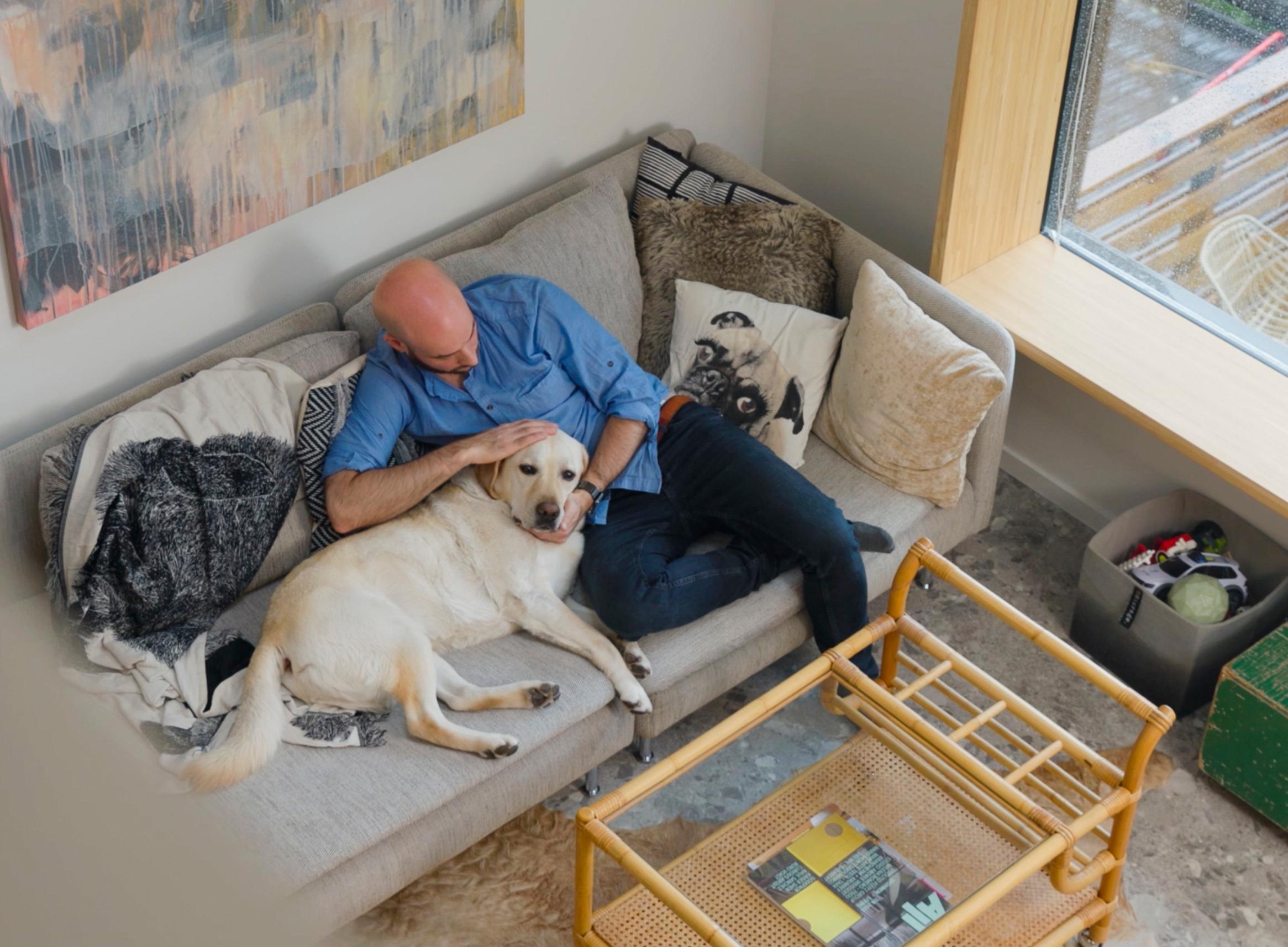 Sebastian Sandelin on the sofa with his dog