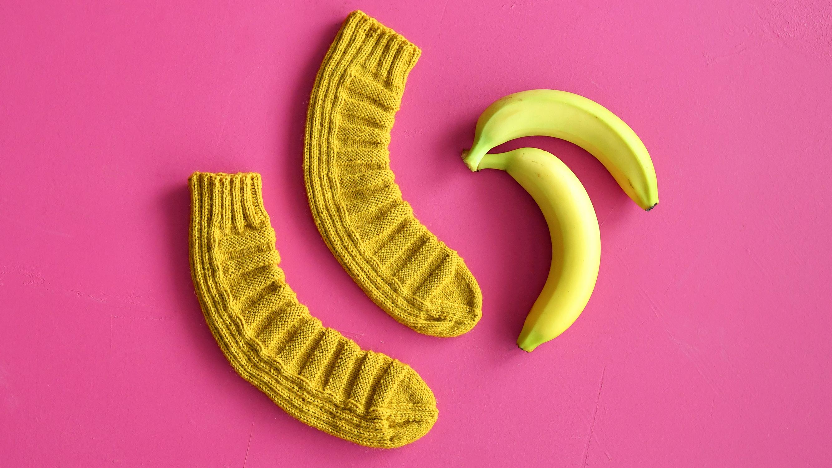 Banana socks pattern—knitting wool socks can’t get any easier than this!
