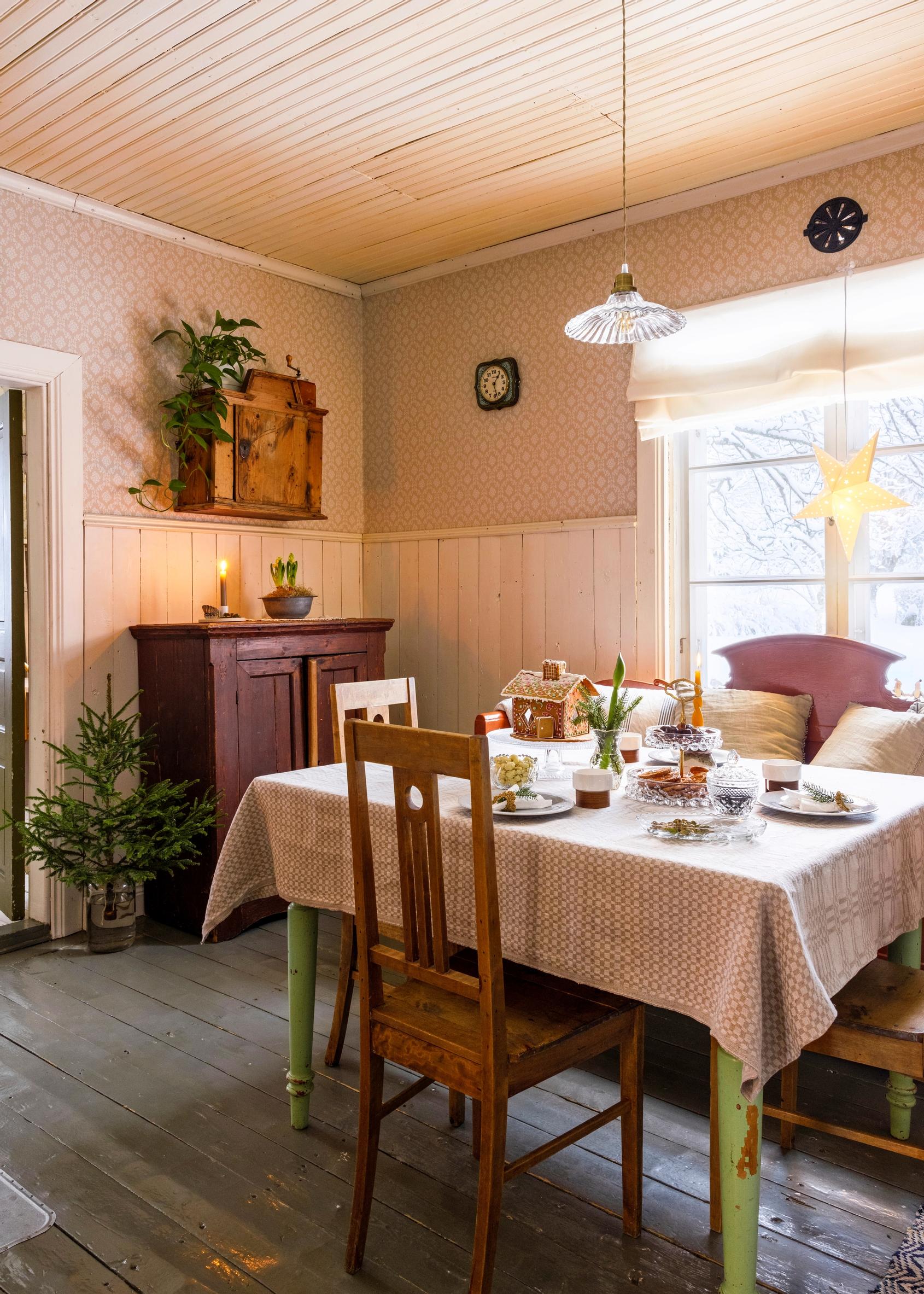 Dining area with a wall cabinet