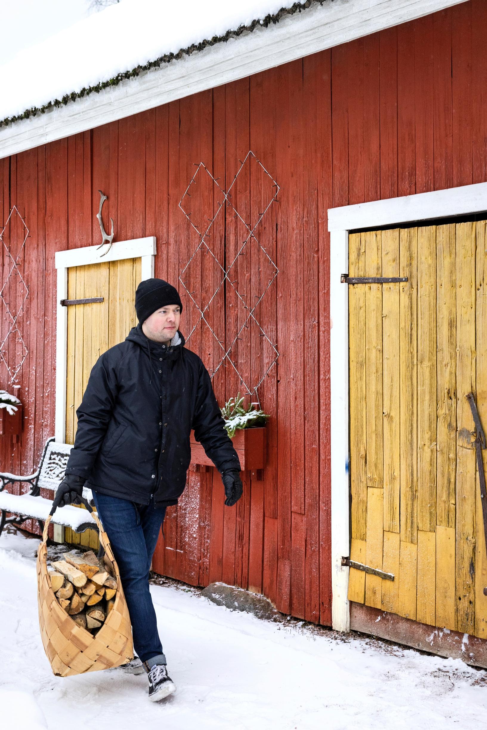Jarkko Oja fetching firewood