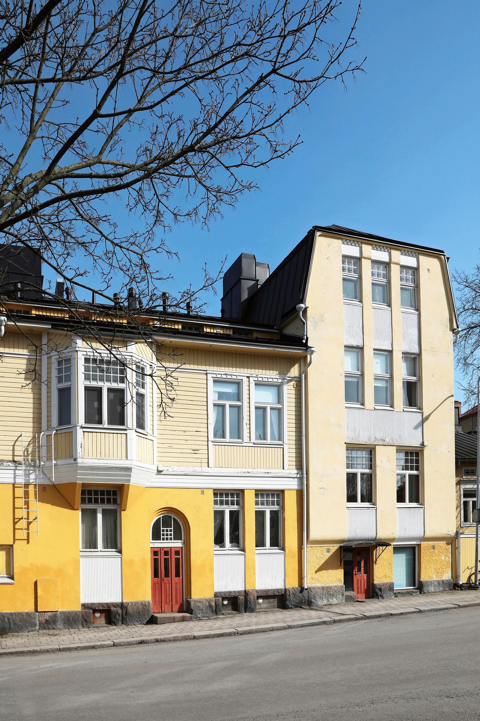 A yellow old merchant’s house in Turku’s Port Arthur