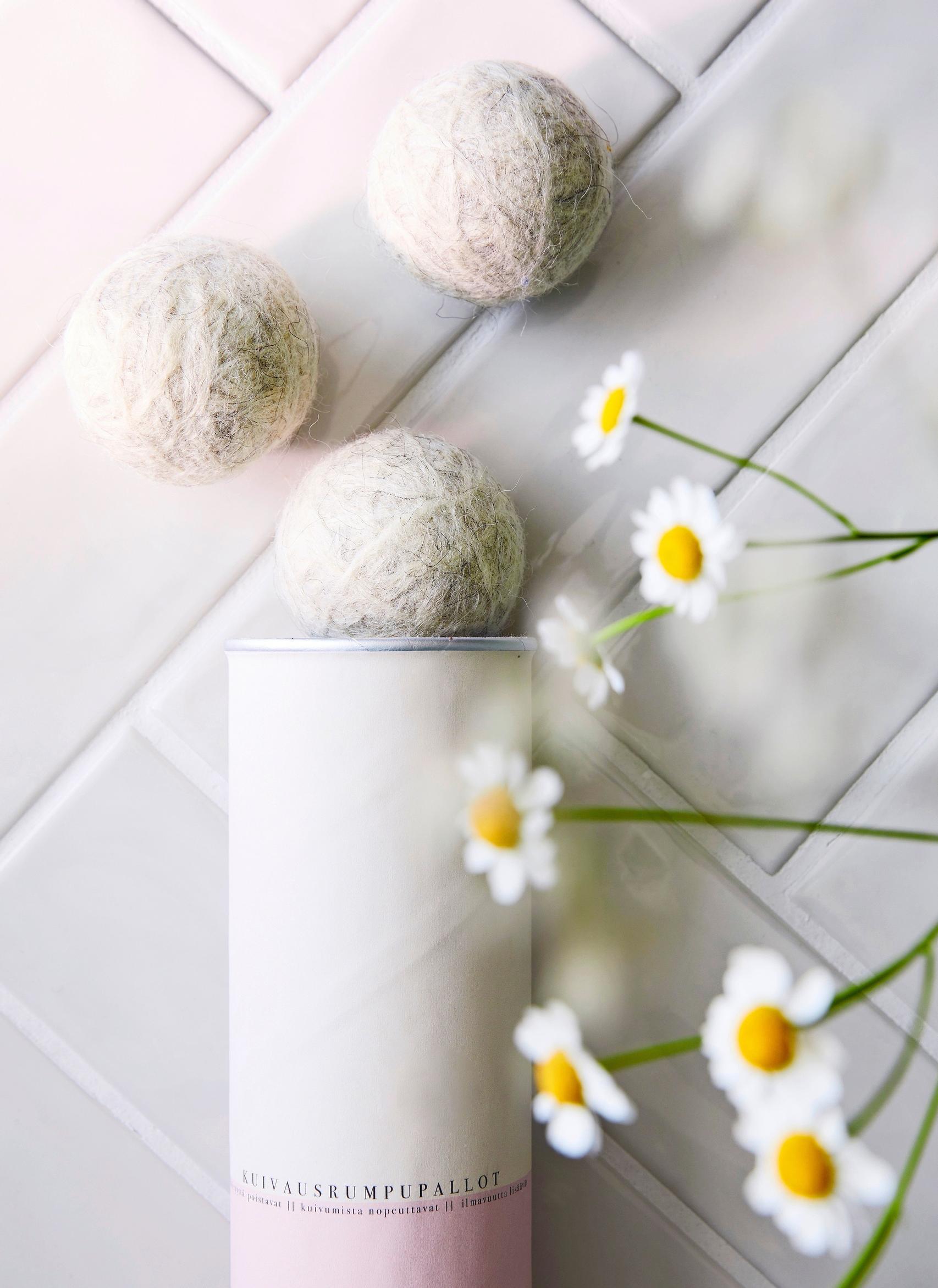 Dryer balls for machine drying