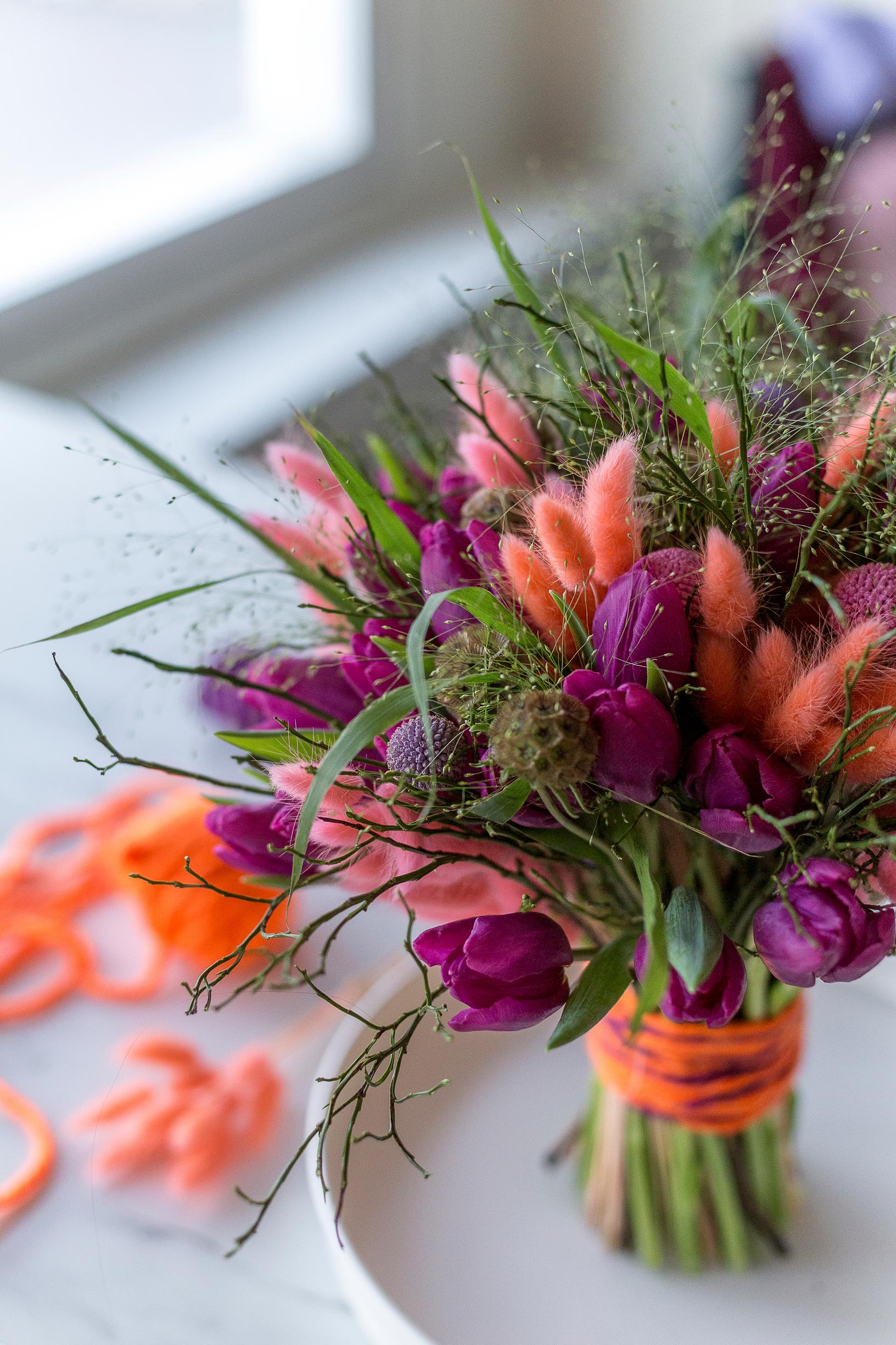 No vase needed! Tie a beautiful tulip bouquet that stands on its own