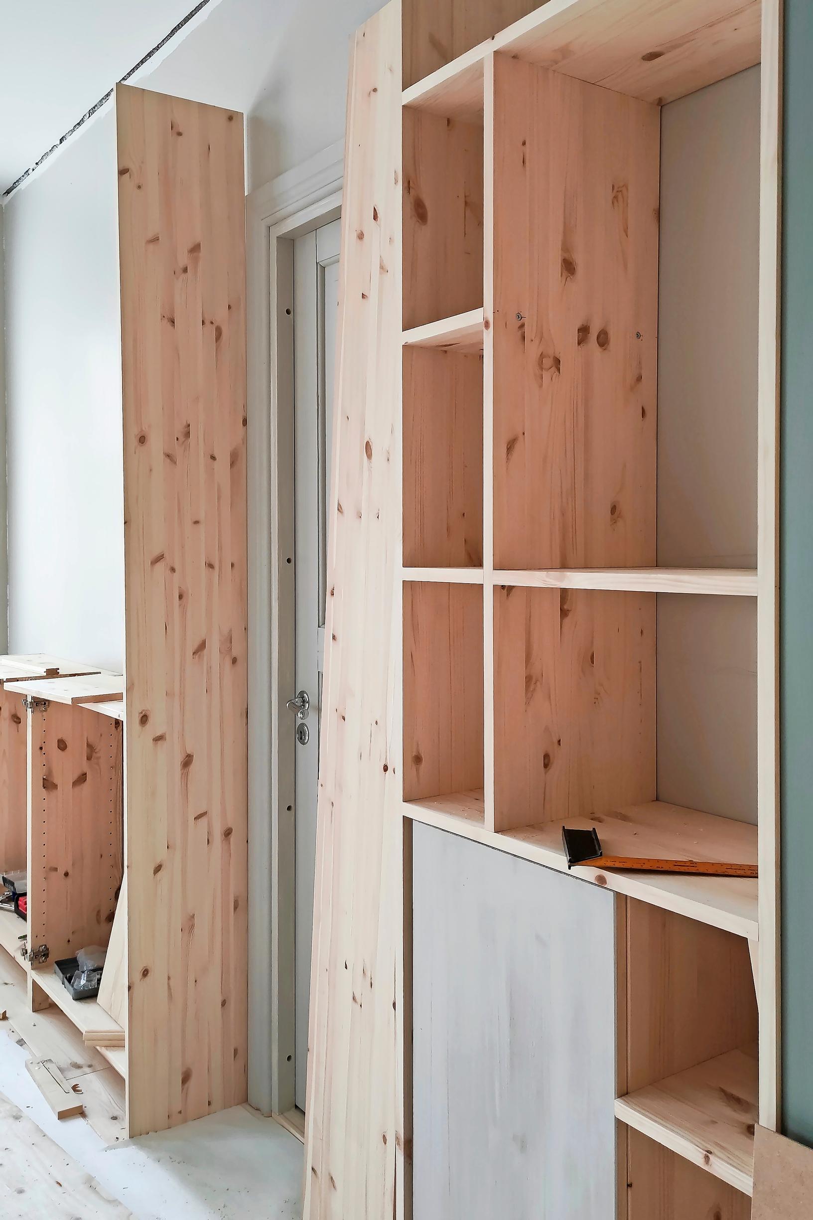 Step-by-step photo of the bookshelf.