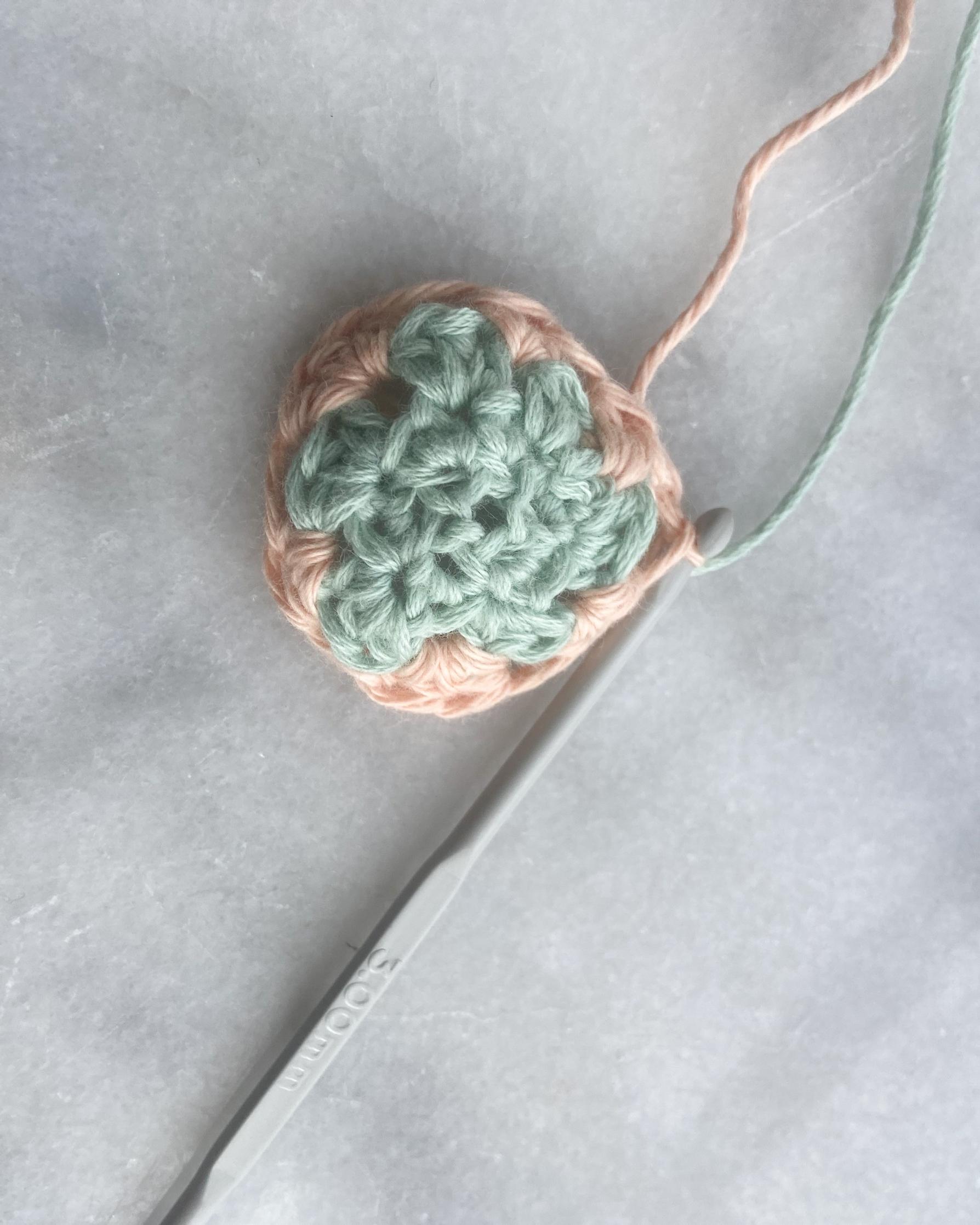 Photo showing two crocheted rounds of fan stitch