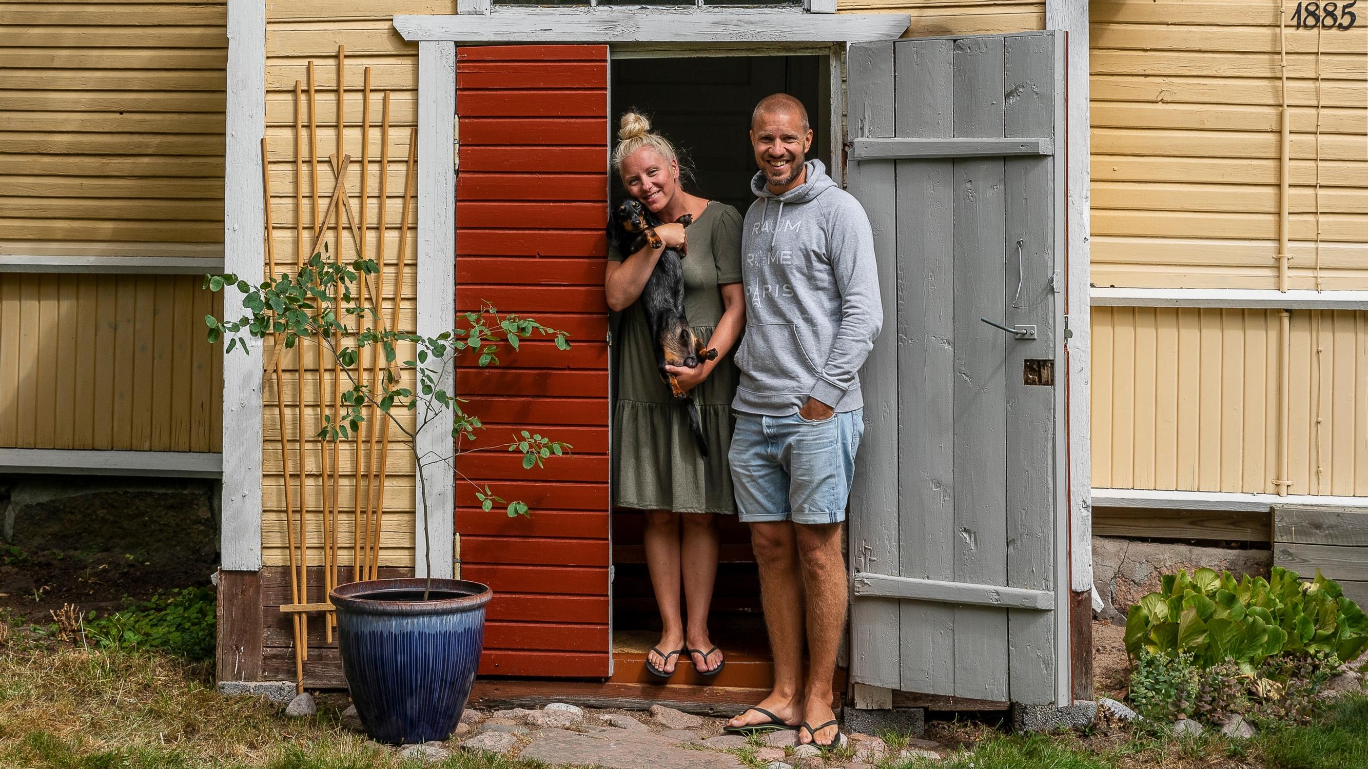 Blended family’s haven in an old log cabin—“My heart fluttered with joy as soon as we stepped into the garden”