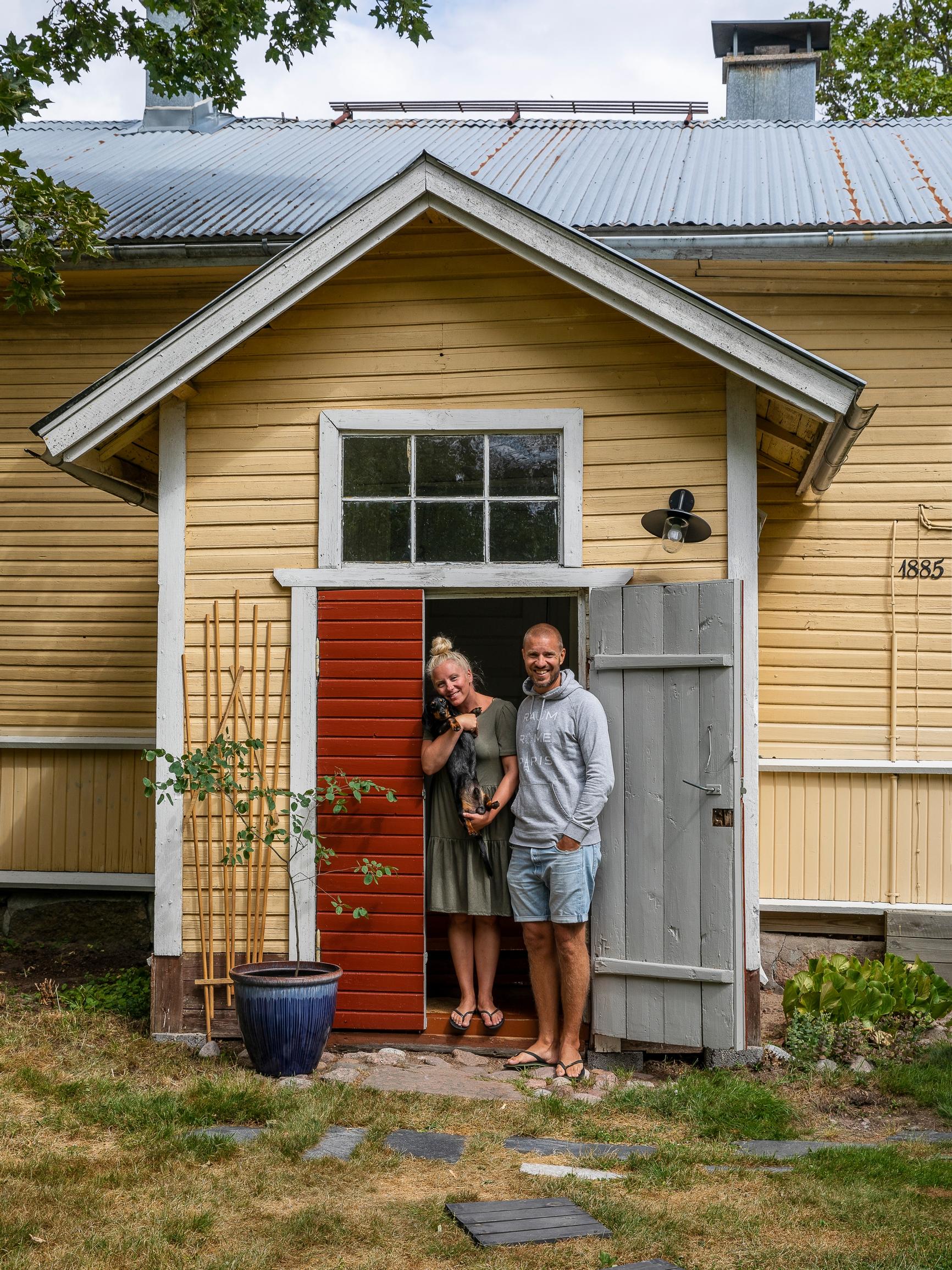 Blended family’s haven in an old log cabin—“My heart fluttered with joy as soon as we stepped into the garden”