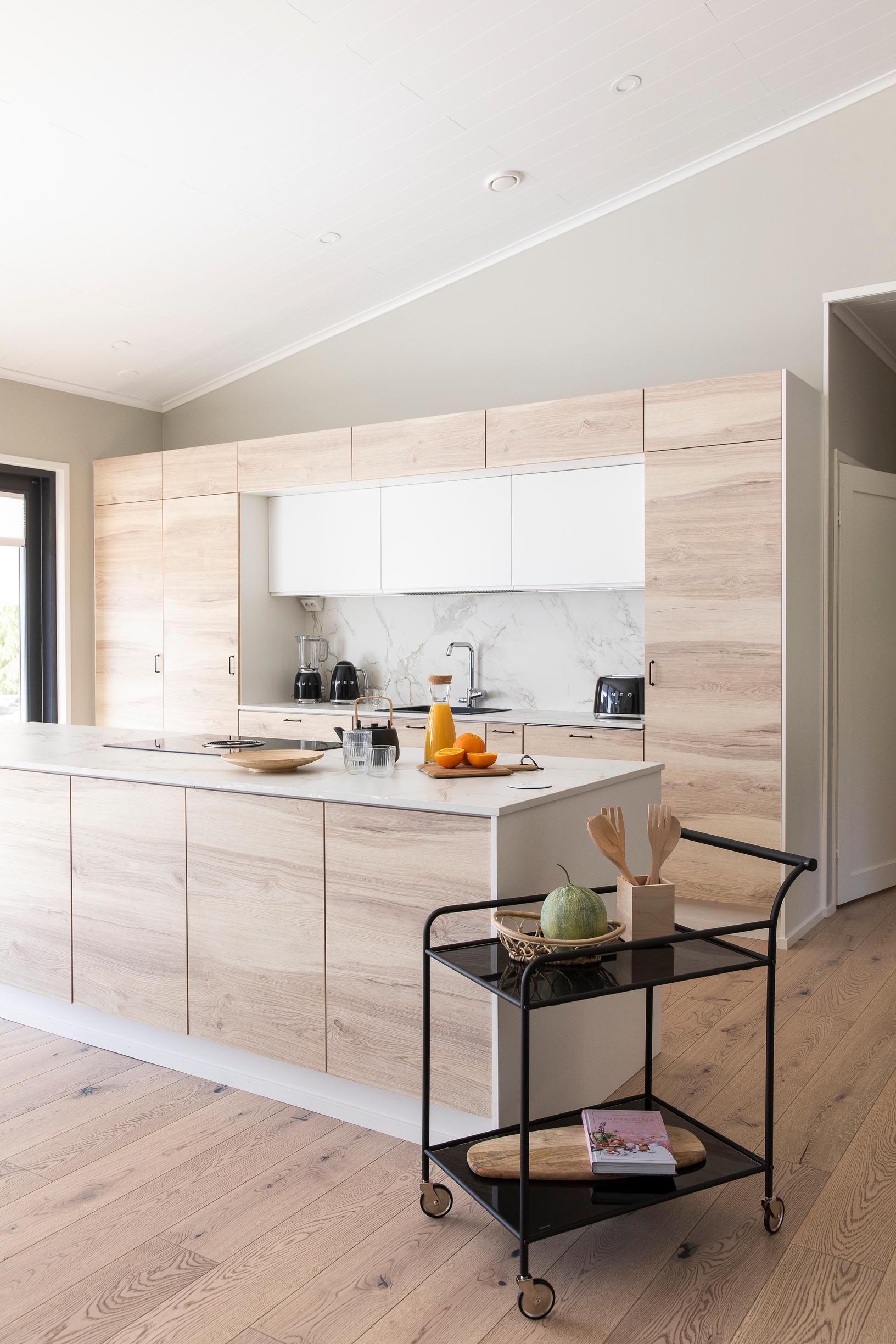 Kitchen lighting can make or break the mood—here's our tips for successful choises