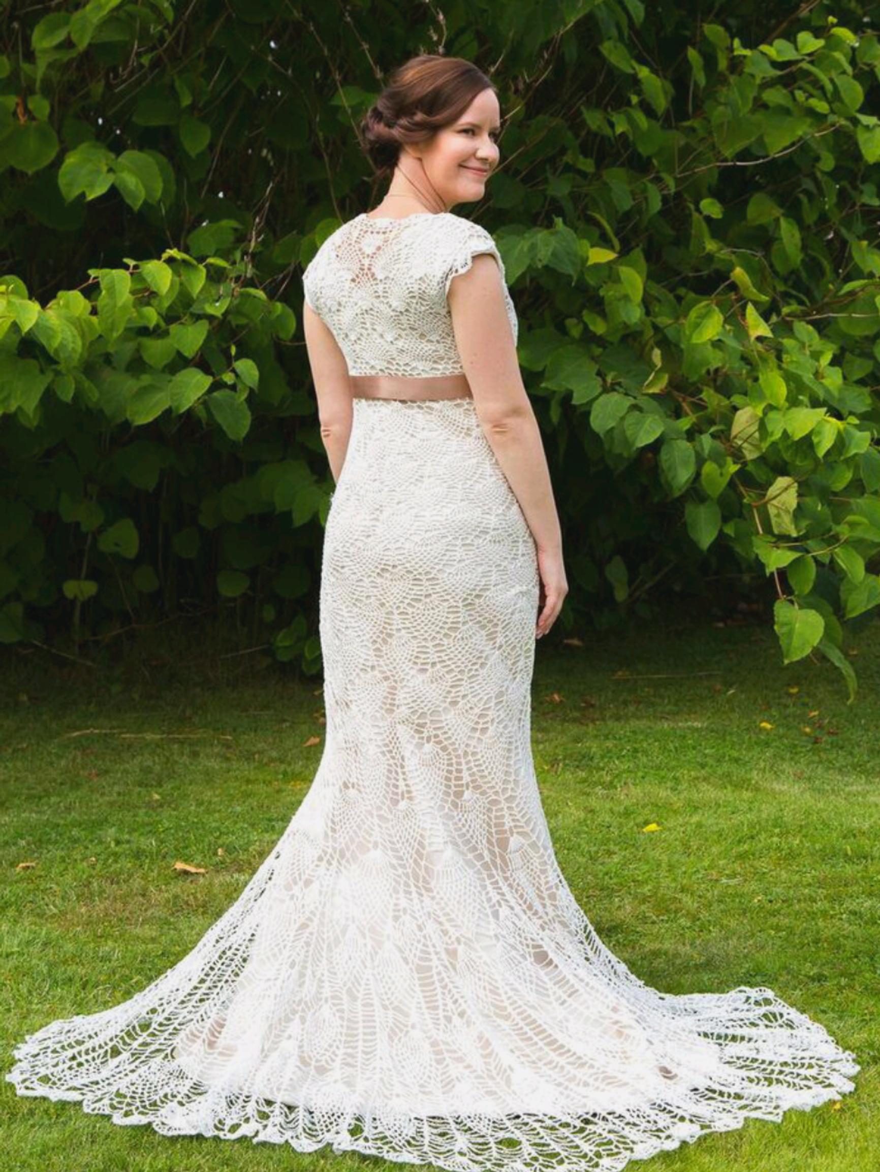 I do! Eveliina crocheted her wedding dress herself—it took nine months to complete