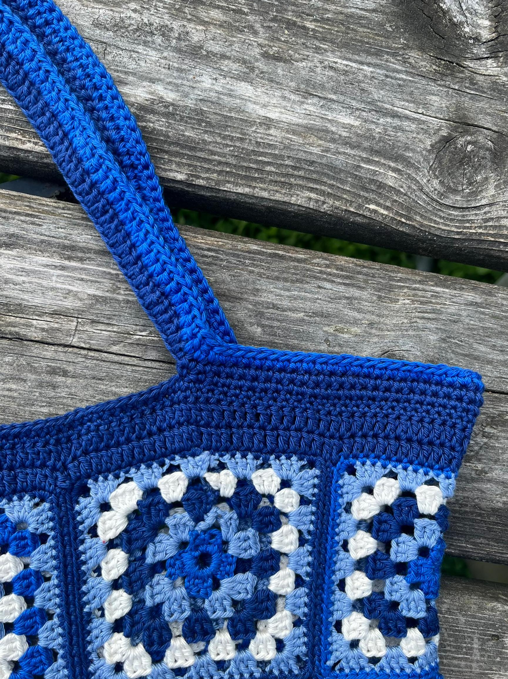 Top edge and shoulder straps of the granny square bag
