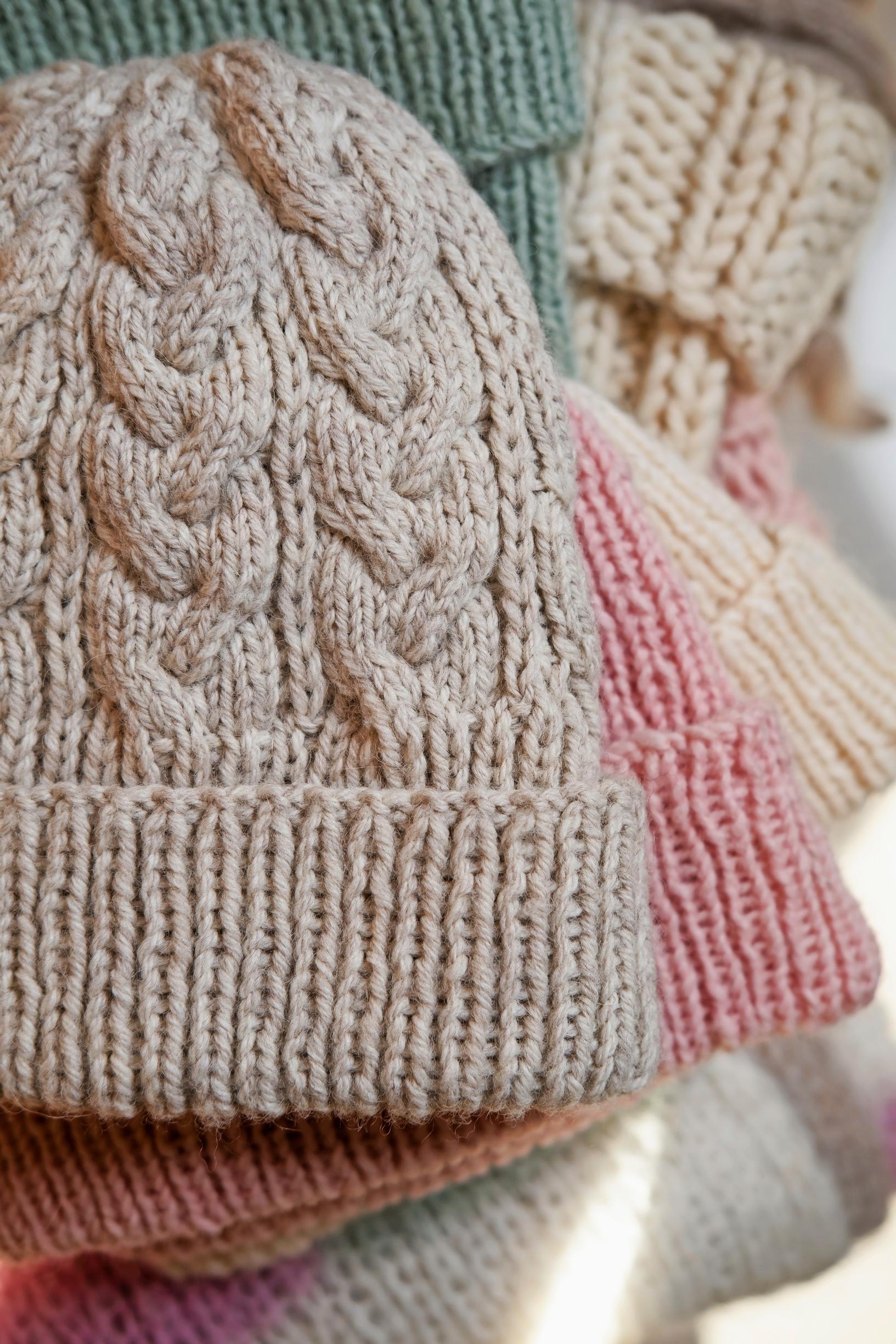 Knit accessories by Kaisa Mäkäräinen.