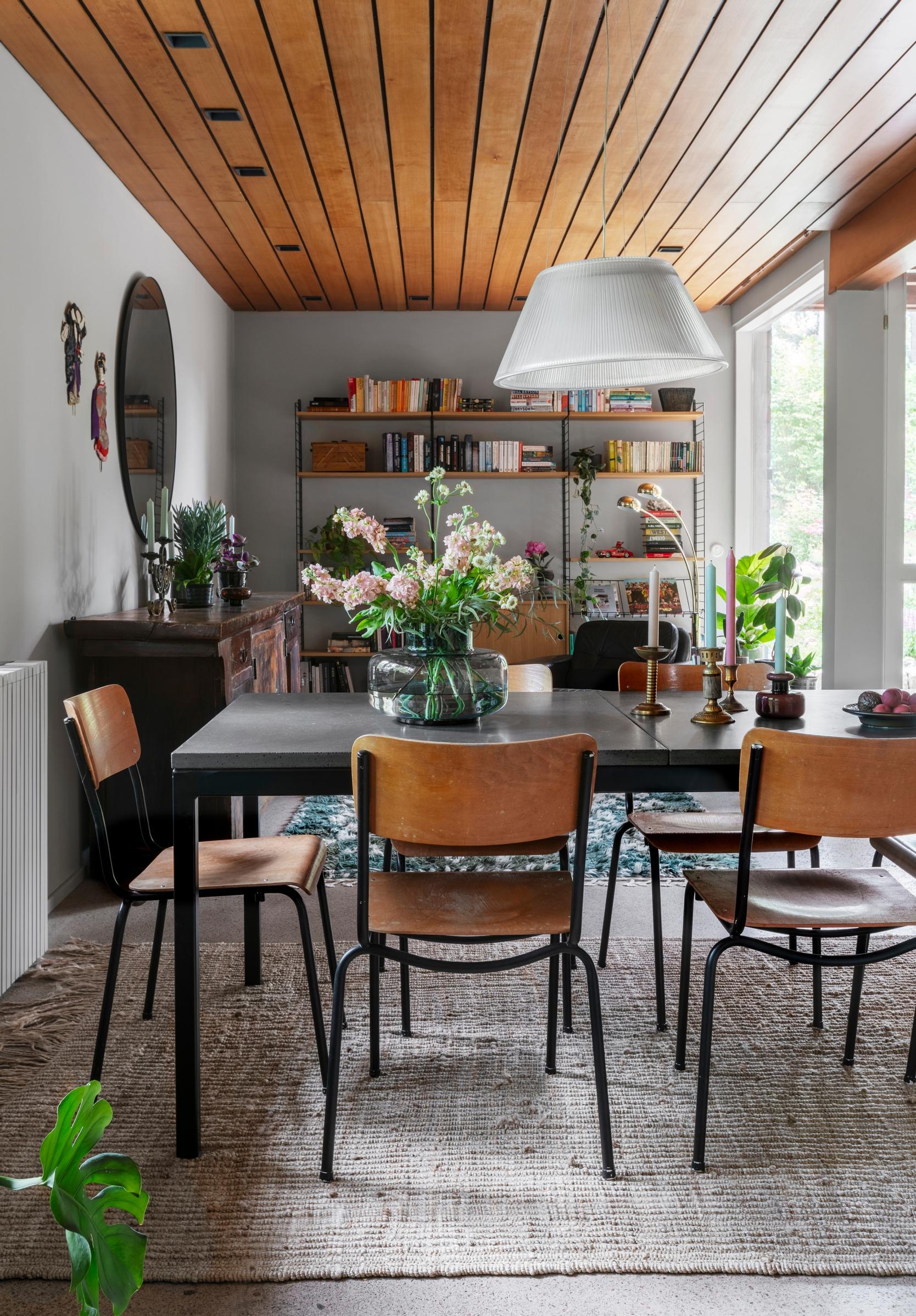 View from the kitchen through the dining area to the reading nook