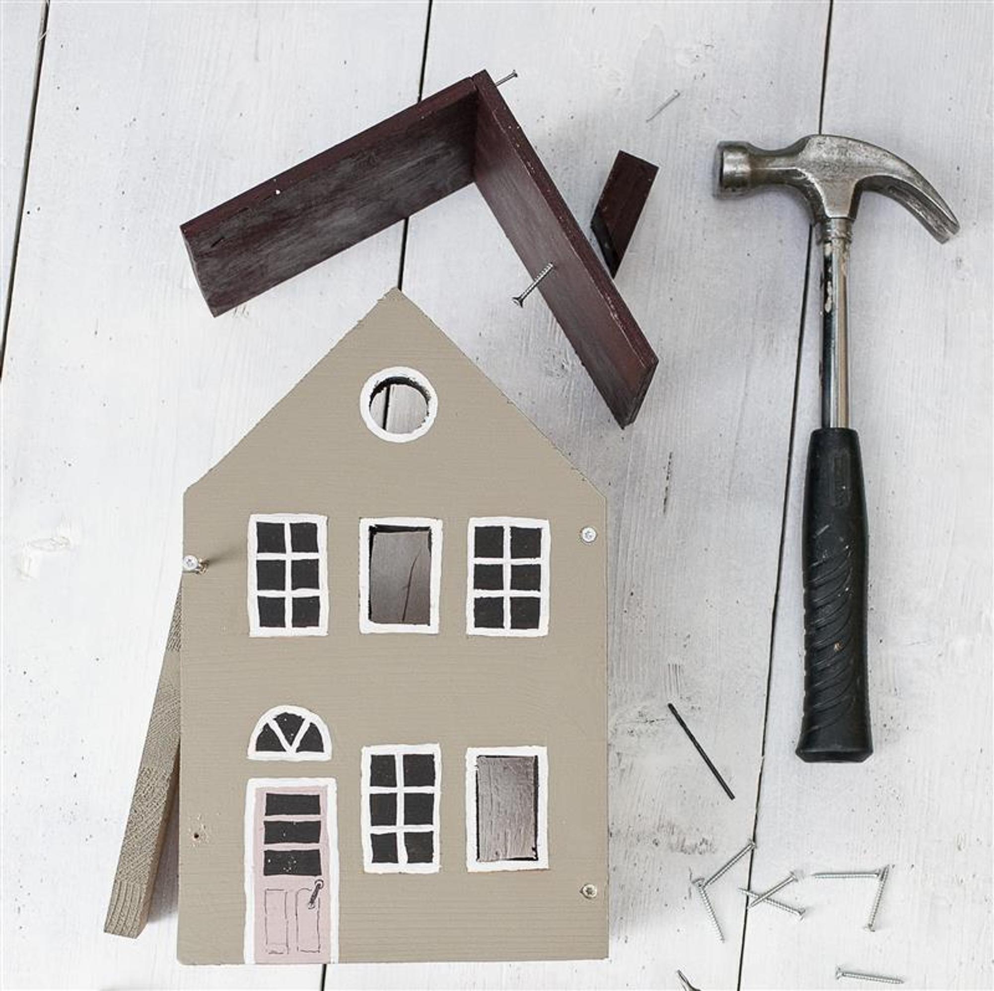 Assembling the house
