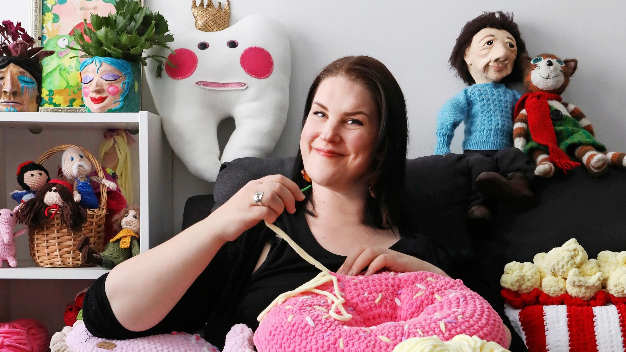 When her kid wants a new toy for the play kitchen, Jenni picks up her yarn