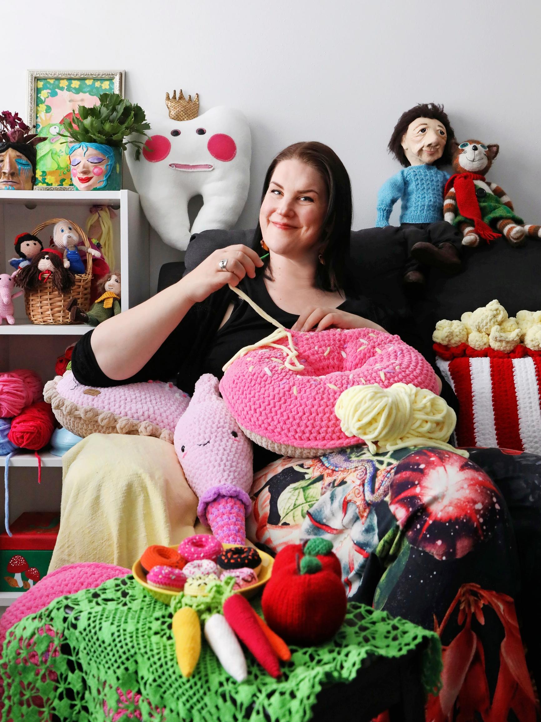 When her kid wants a new toy for the play kitchen, Jenni picks up her yarn