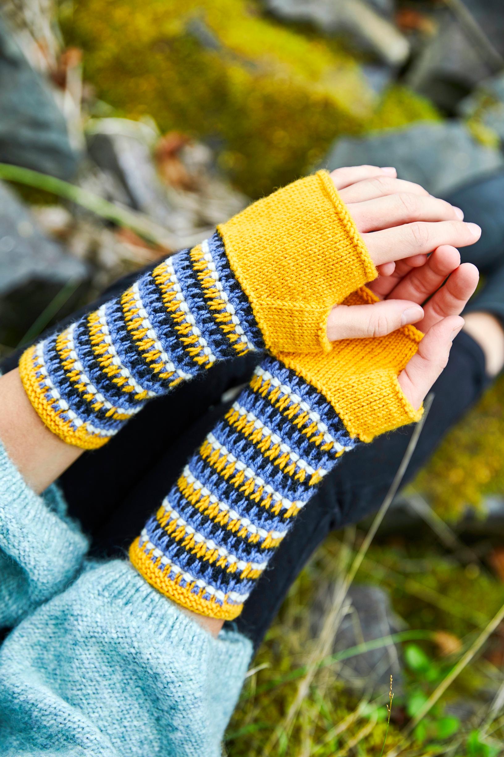 Free knitting pattern for fingerless mitts