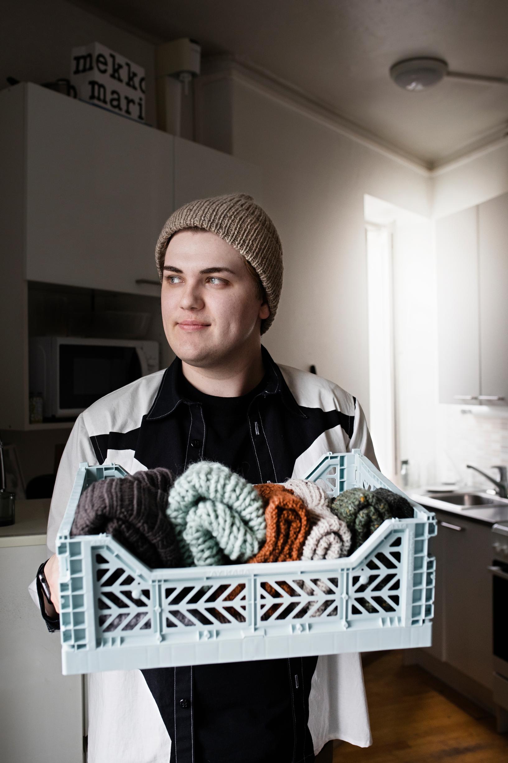 Joona Höri with a box of yarn.