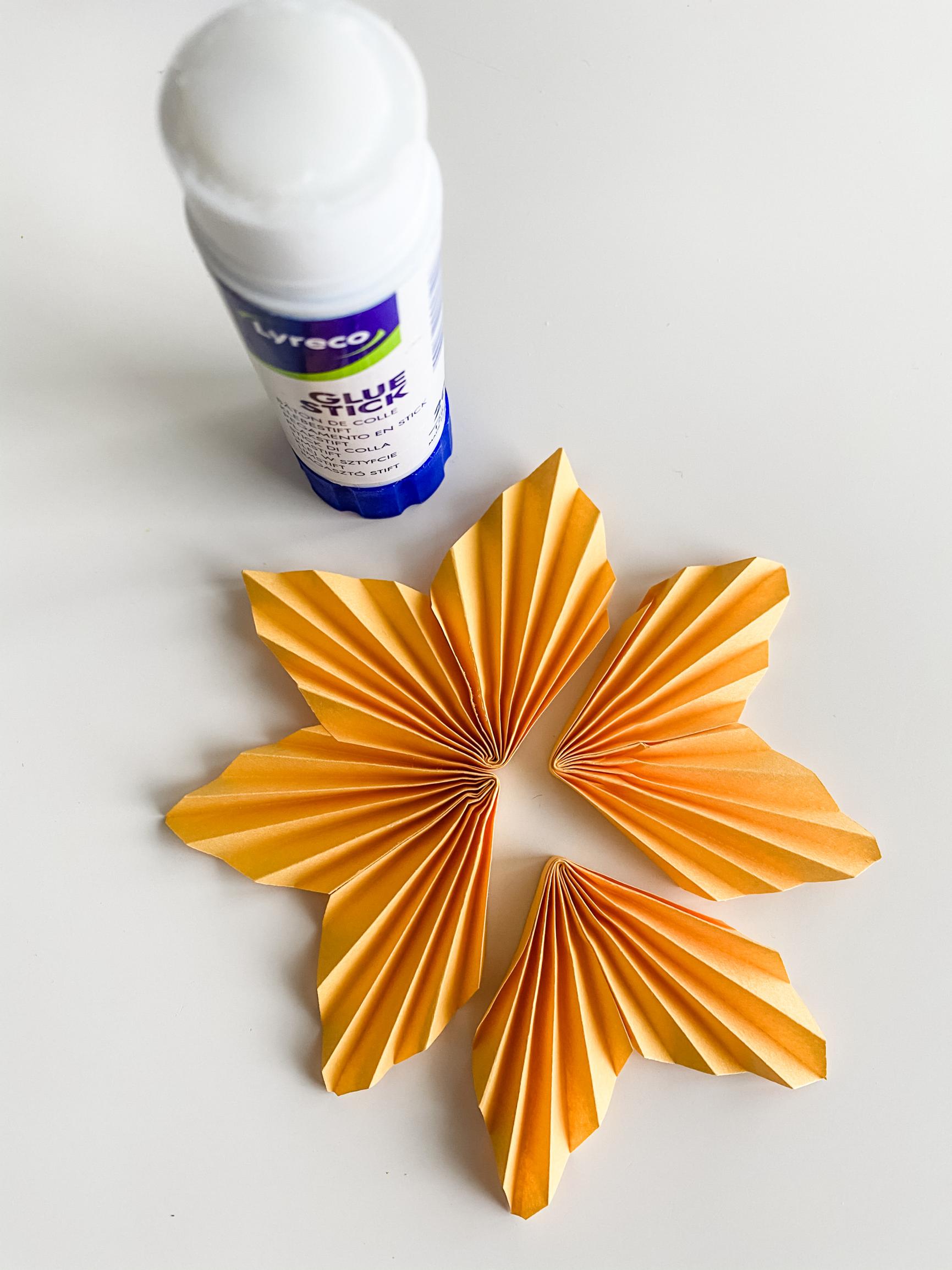 How to make paper daffodils: Petals being glued together