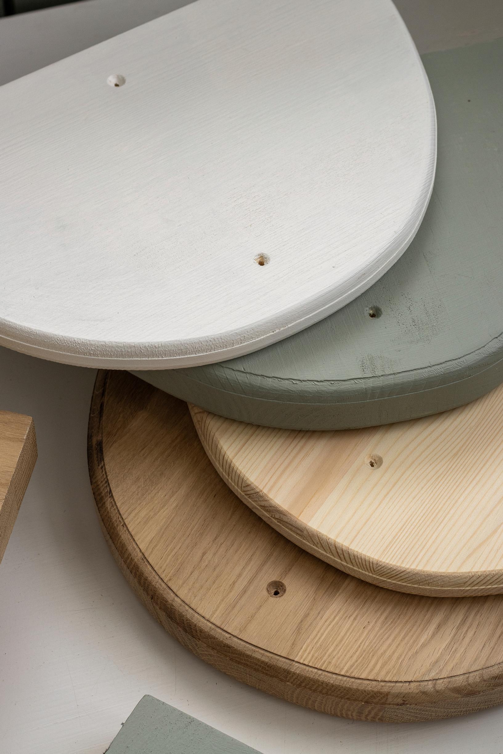 A photo of the shelf boards.