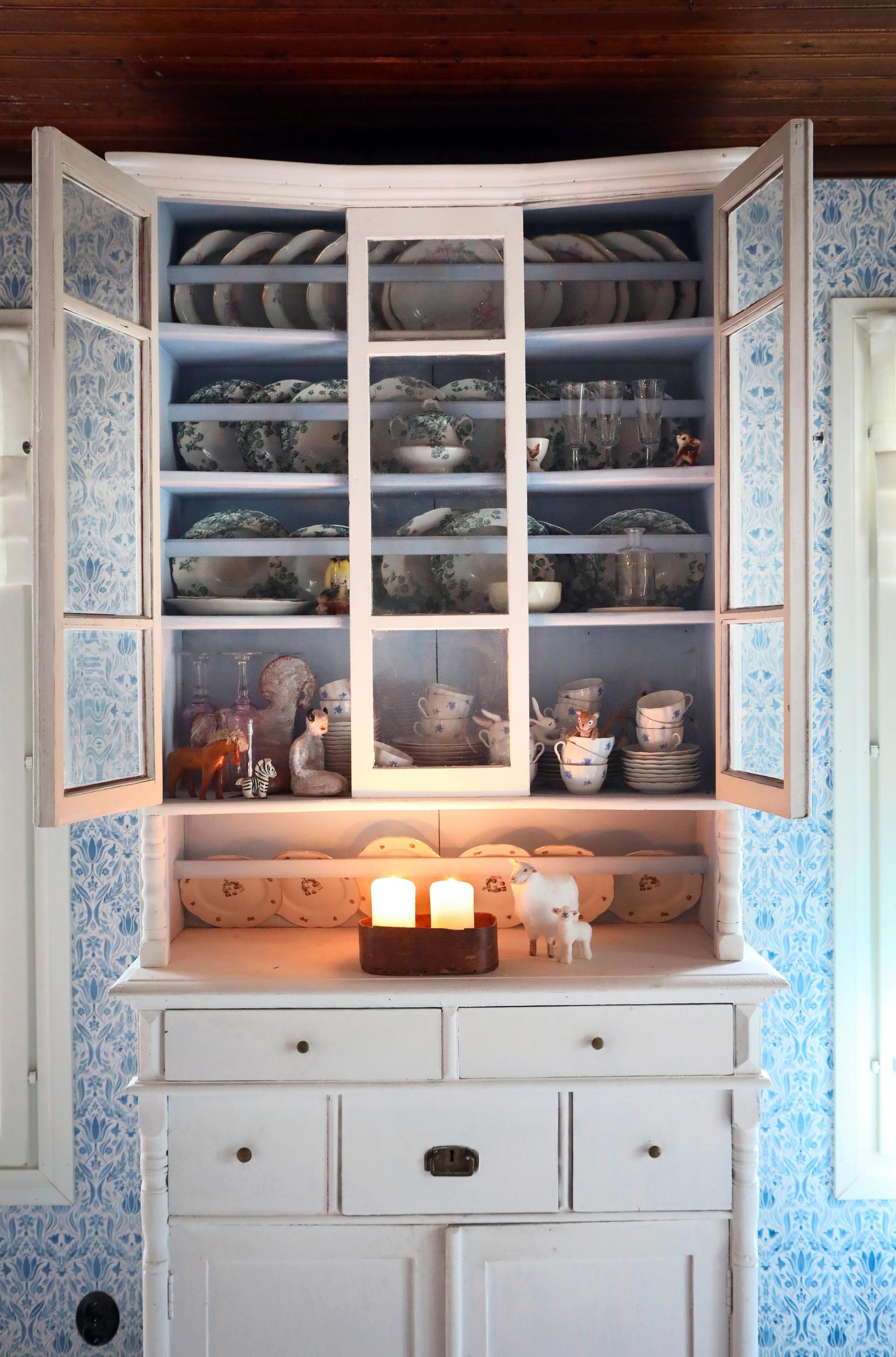 The sturdy dish cabinet in the Åland family home.