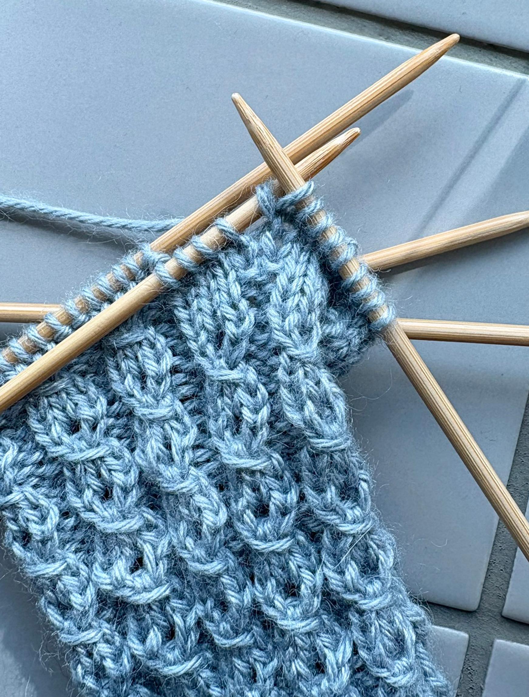 Thumb gusset increase, step 3
