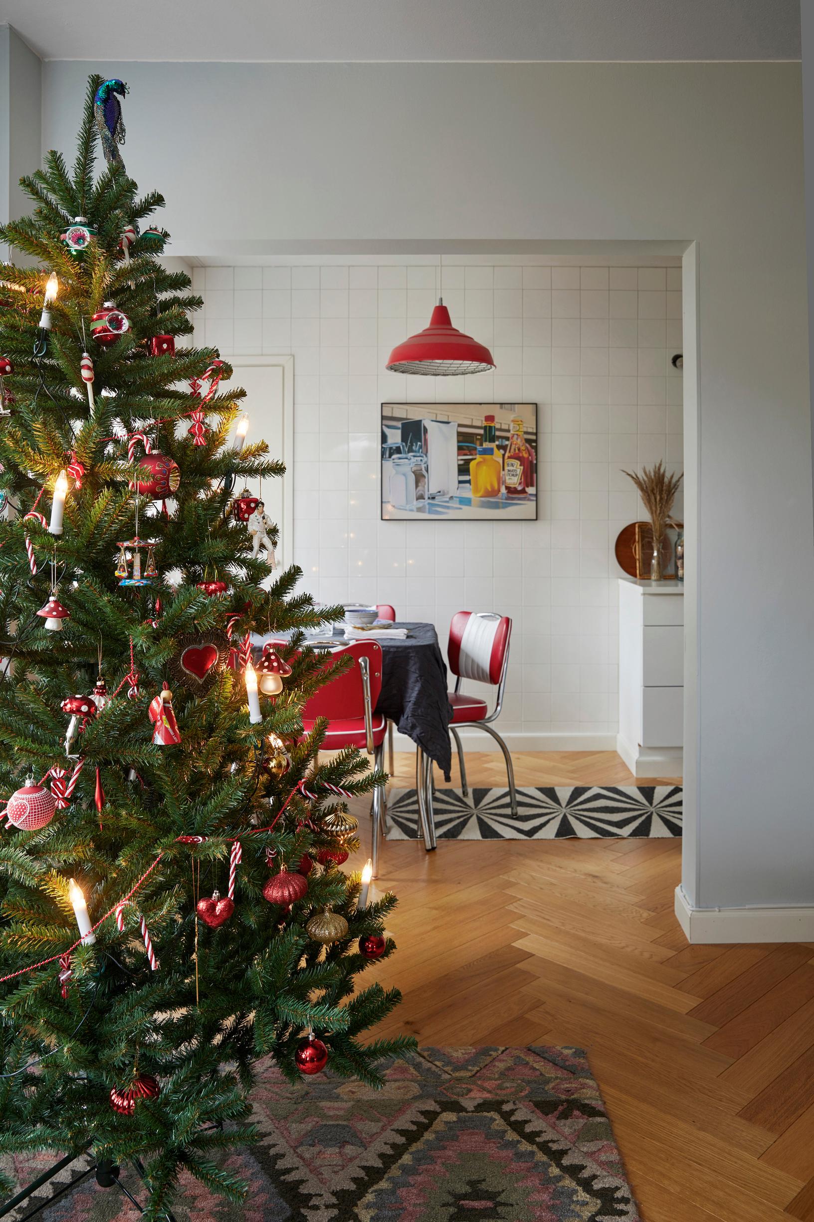 A plastic tree adorned with Americana-style decorations.