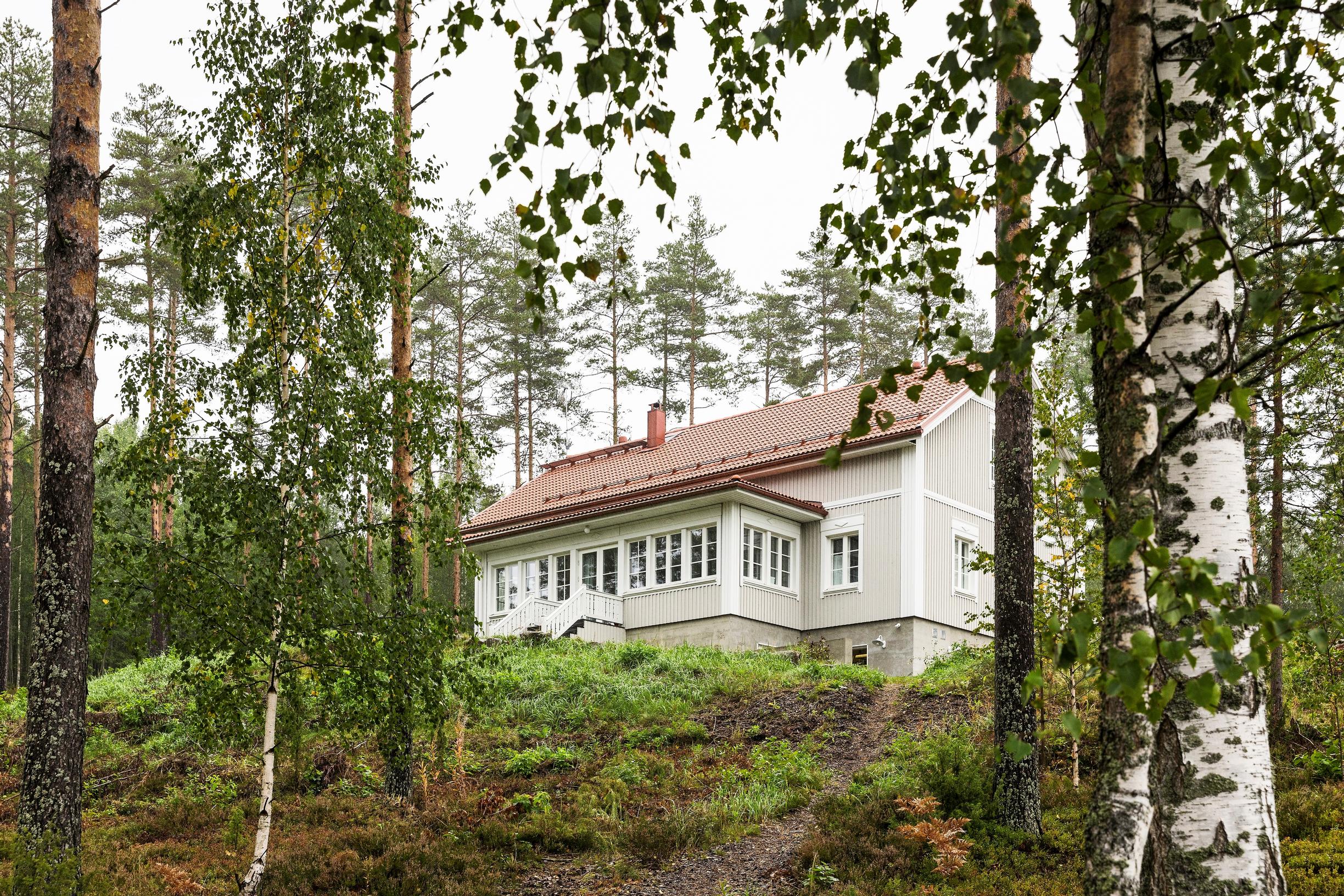The Kaljunens’ house viewed from outside.