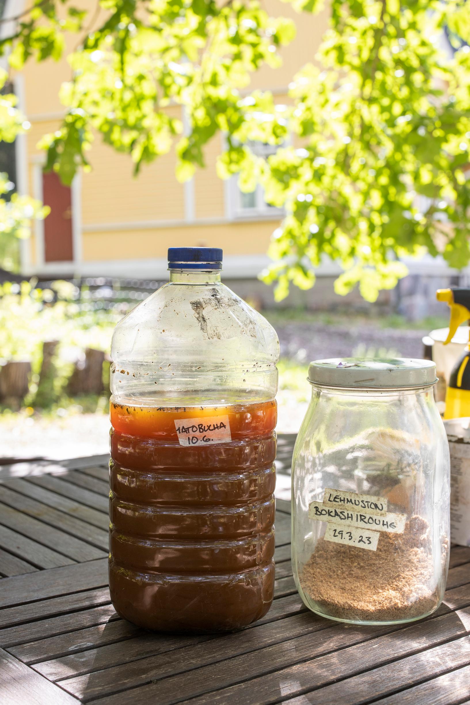 Kimmo has made "worm-bucha" from worm compost and kombucha