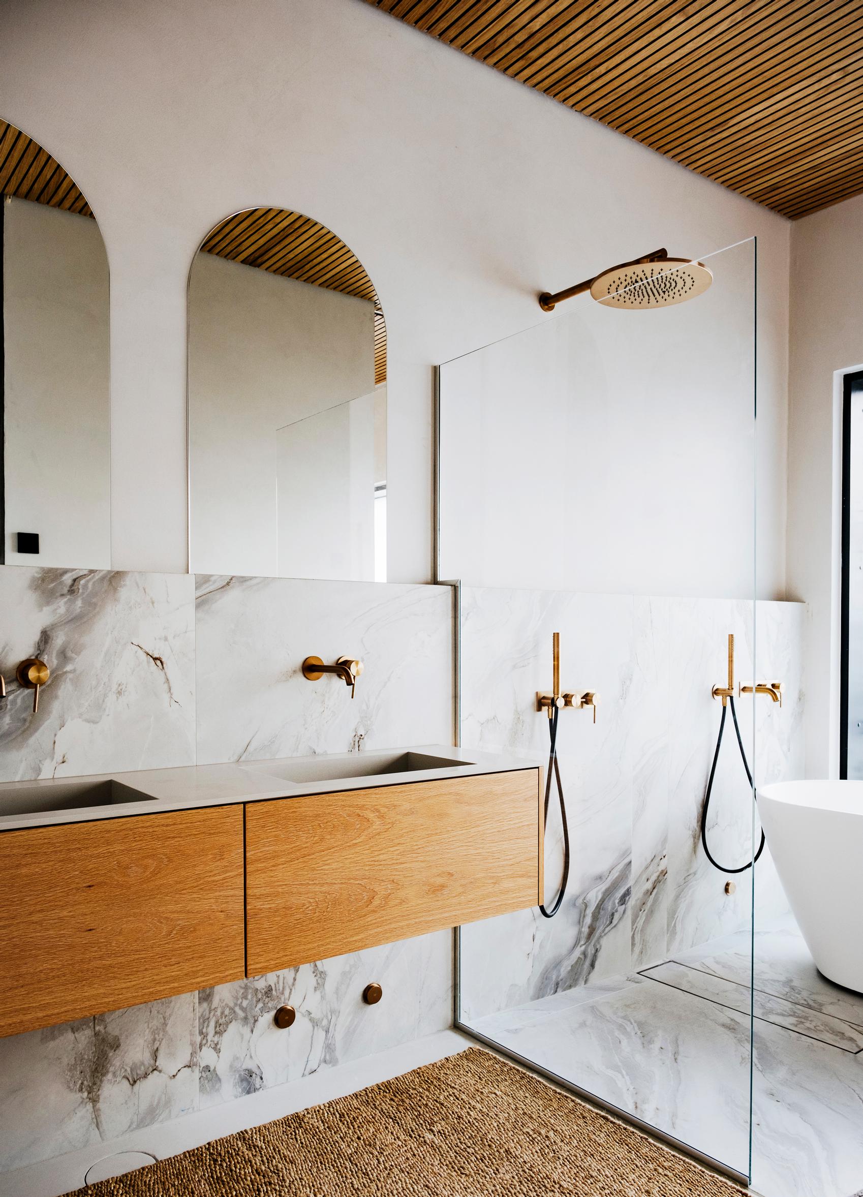 Double sinks and rail-free sauna benches: 8 inspiring ideas for bathrooms and saunas