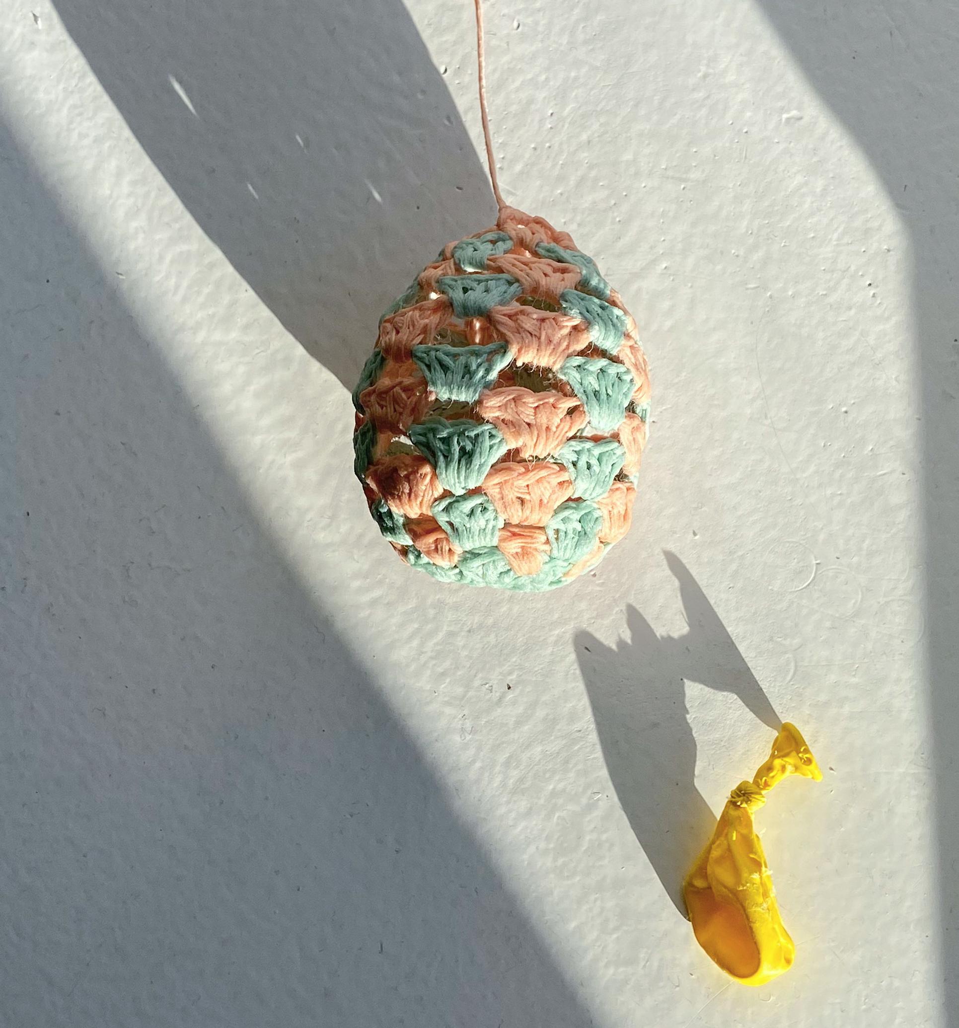 Photo showing the empty balloon next to the finished egg
