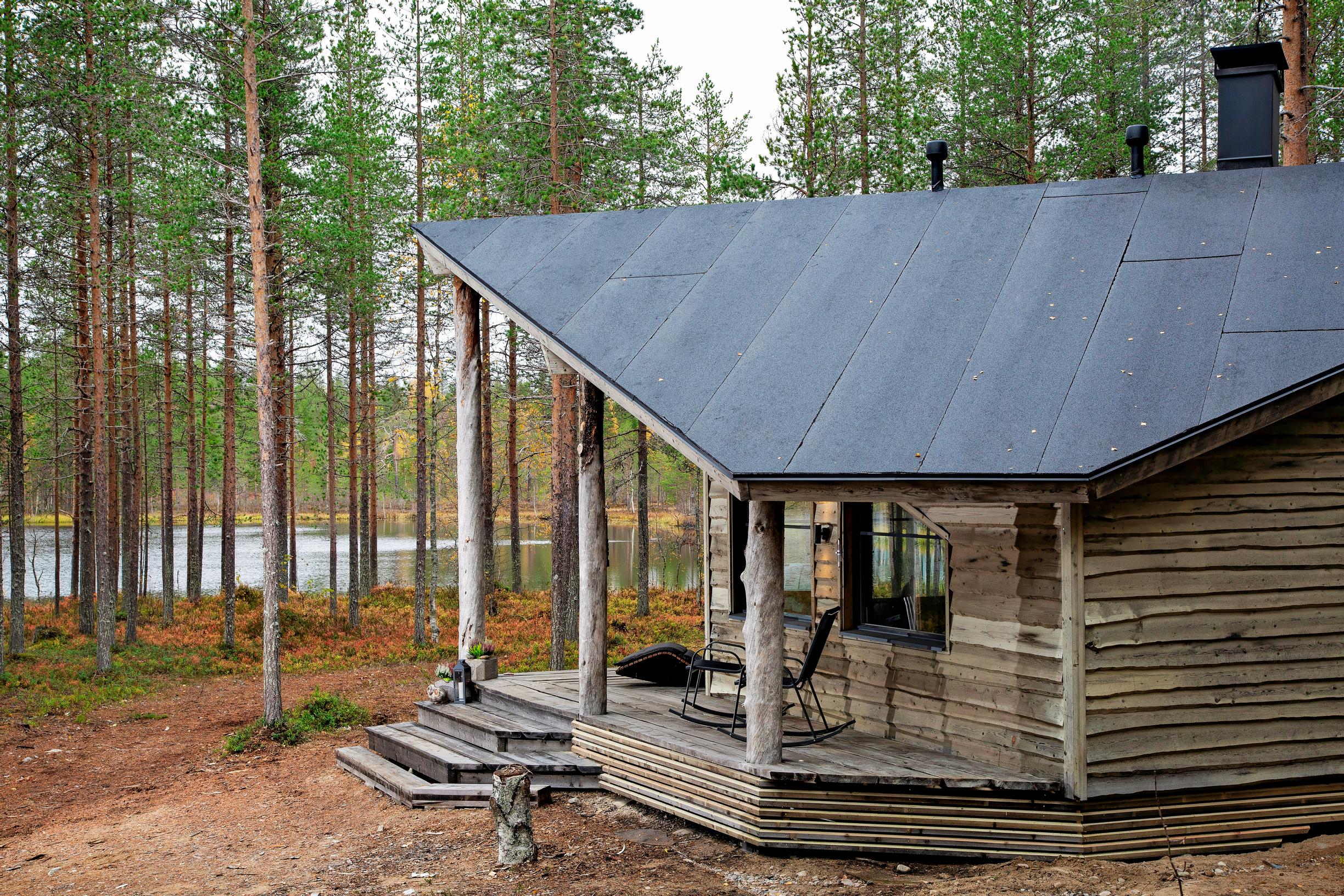 Modern wilderness cabin by the lake