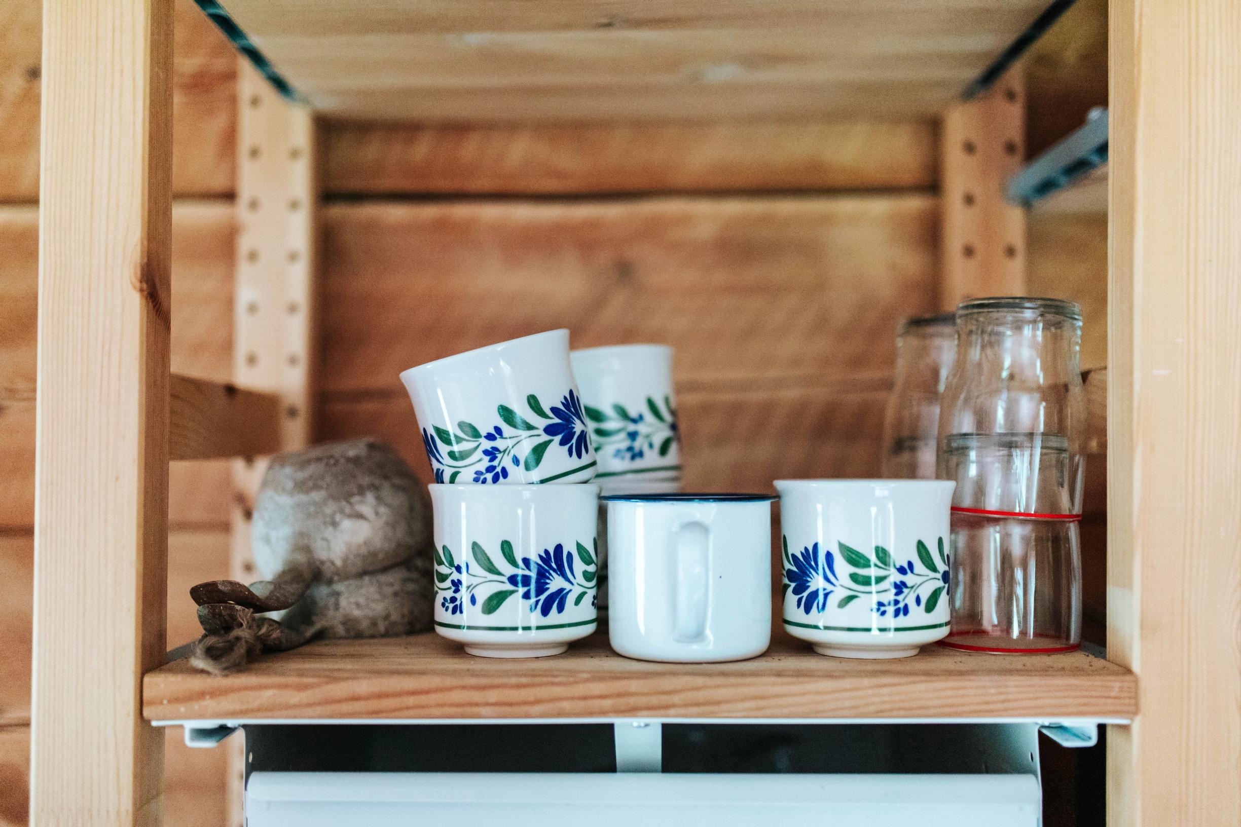 Dishes on a shelf in the cottage.
