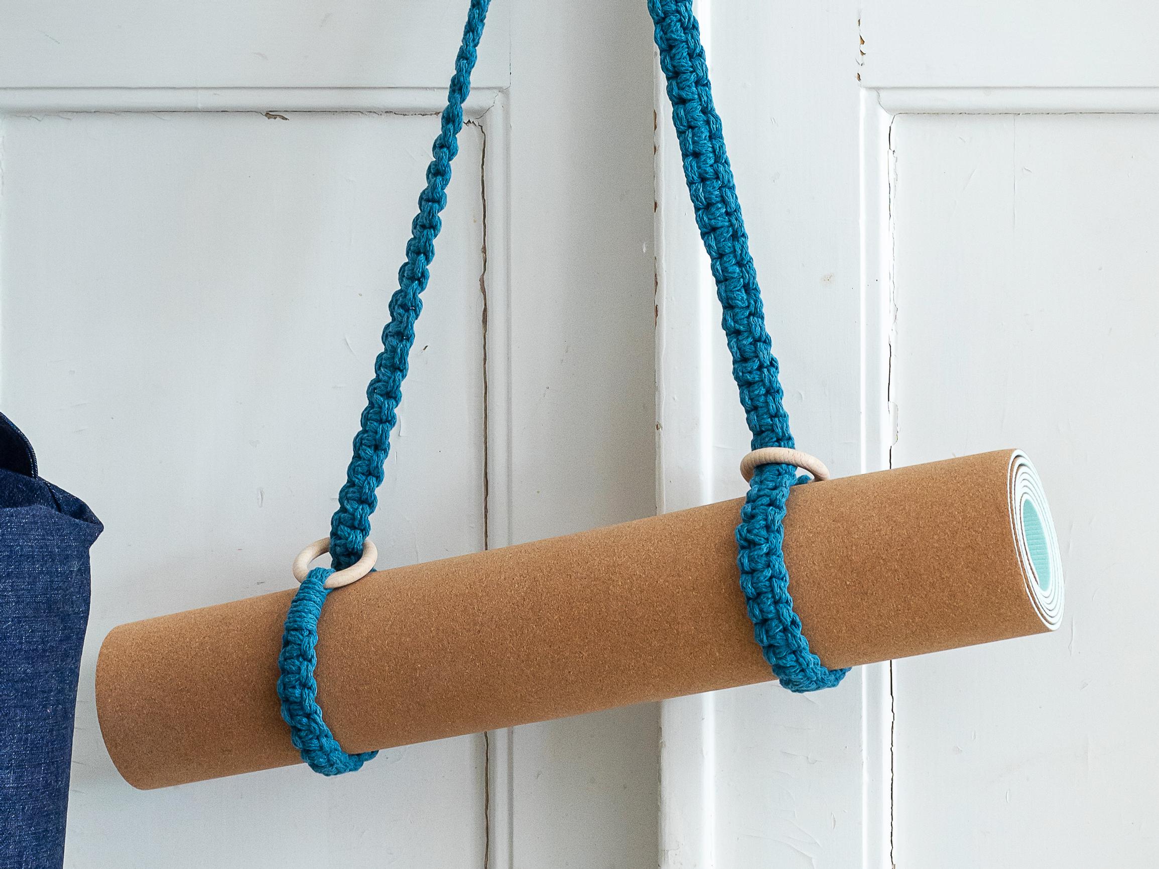 Yoga mat strap: Here's how to make a sturdy macramé carrying strap!