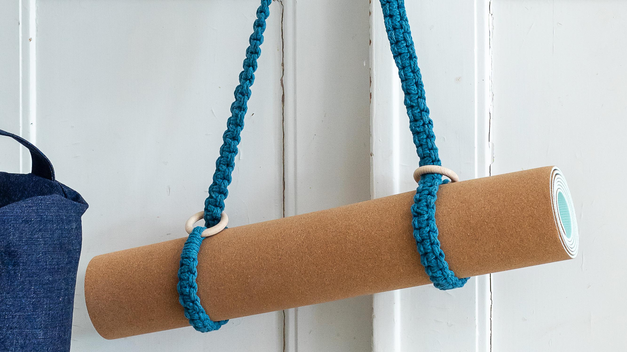 Yoga mat strap: Here's how to make a sturdy macramé carrying strap!