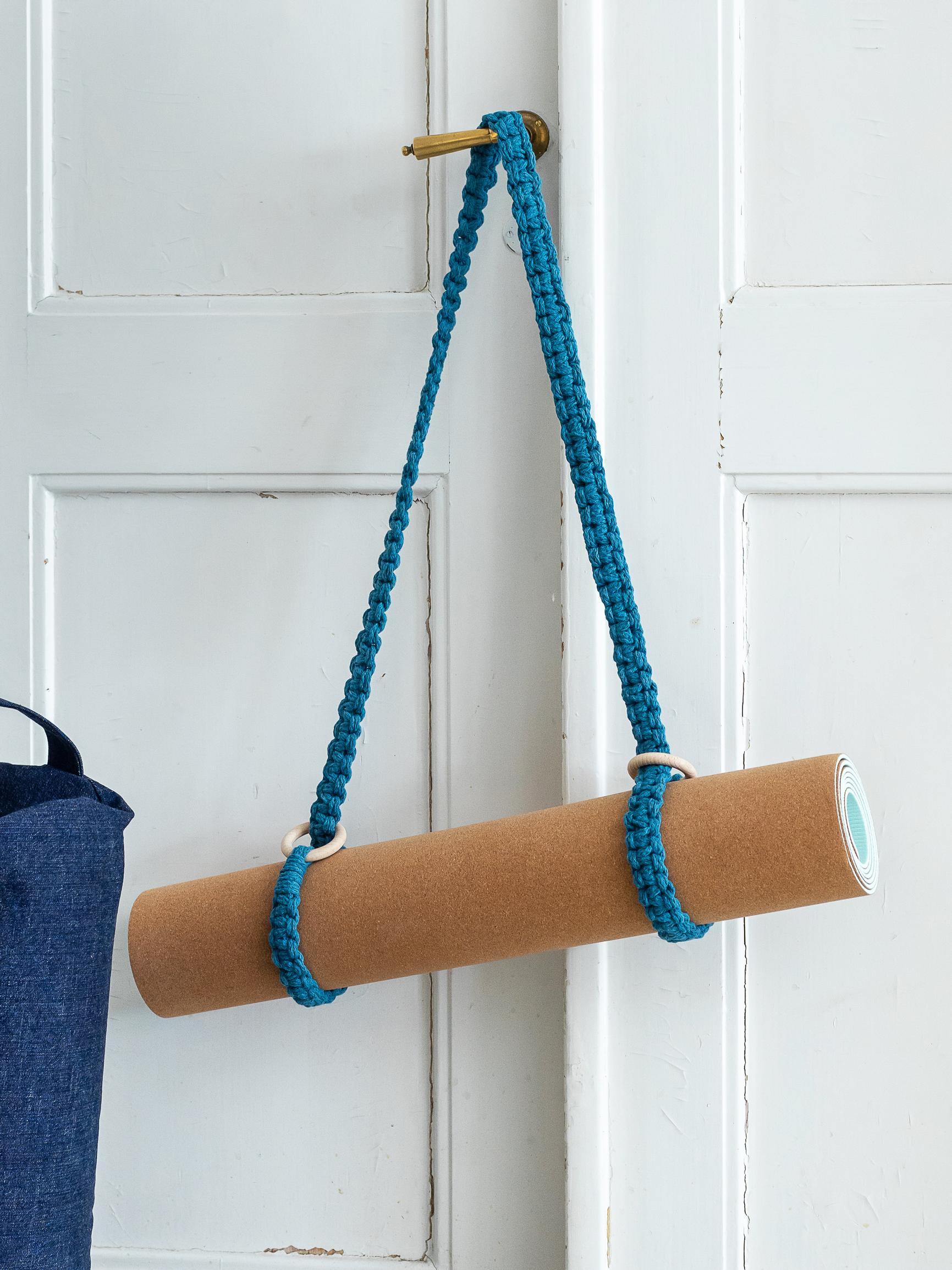 Yoga mat strap: Here's how to make a sturdy macramé carrying strap!