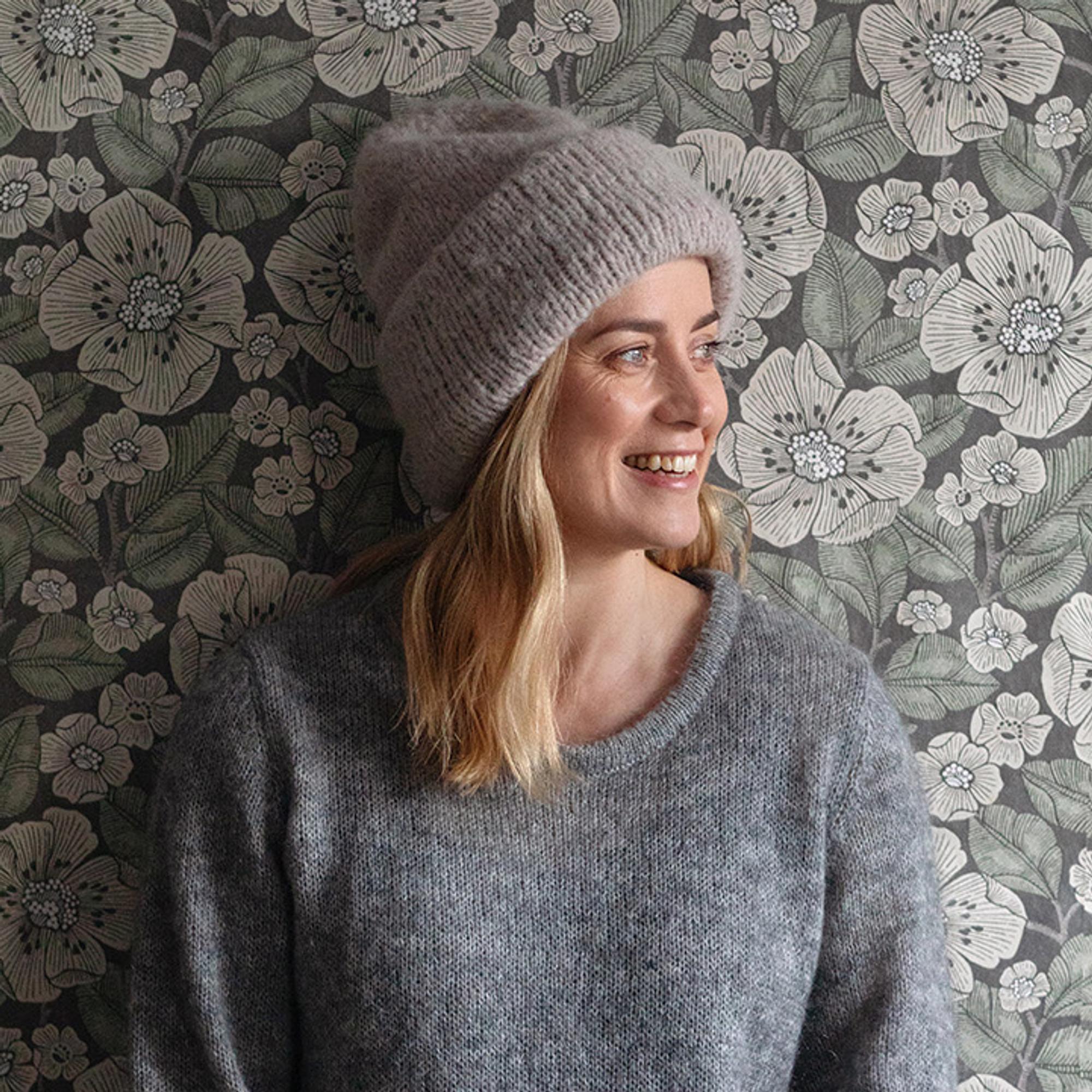Renowned Finnish actor Iina Kuustonen’s plush beanie—knit it in just two evenings