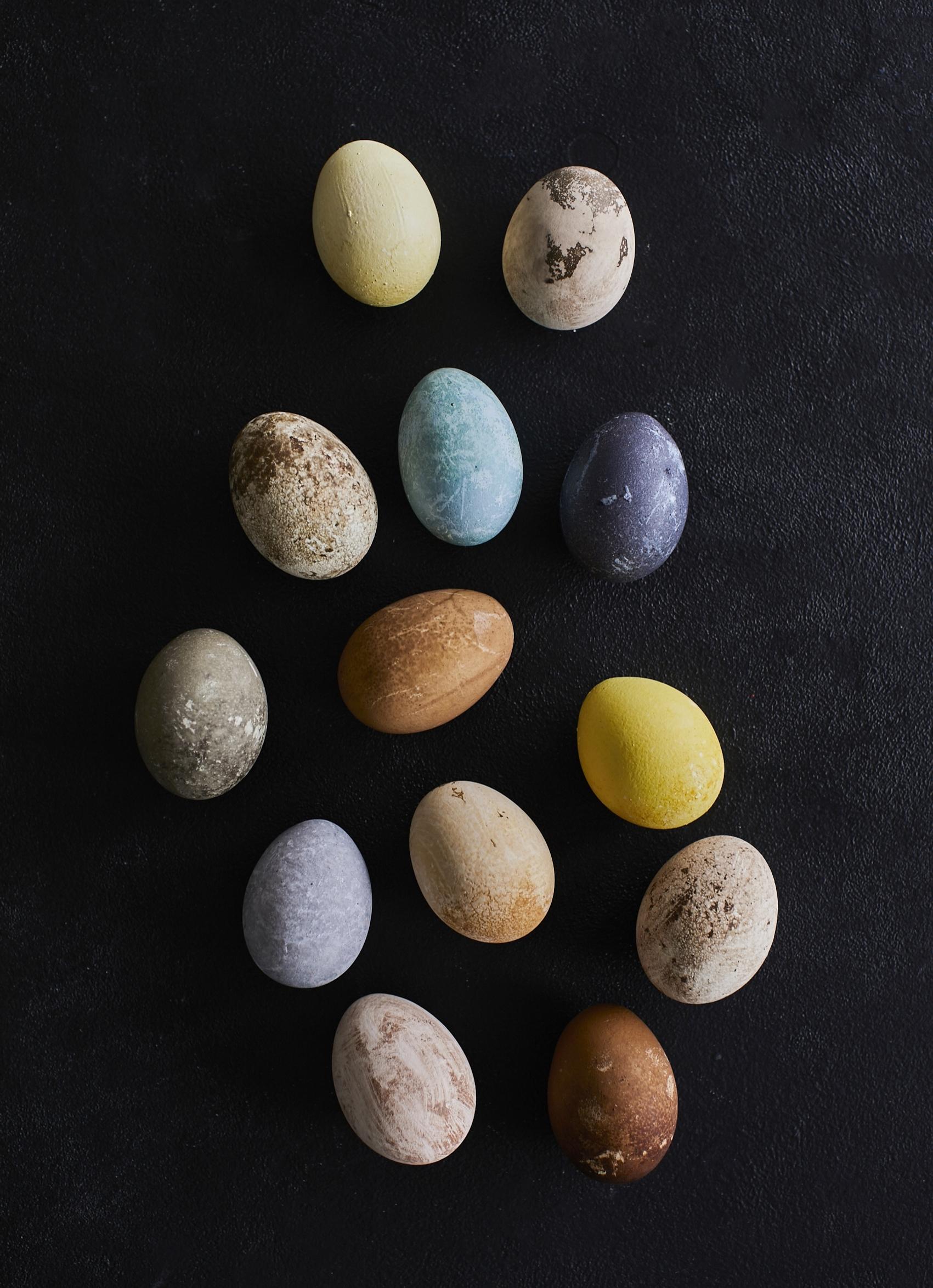 Turmeric, blueberry, and red cabbage: make the loveliest eggs of Easter with simple ingredients from your kitchen