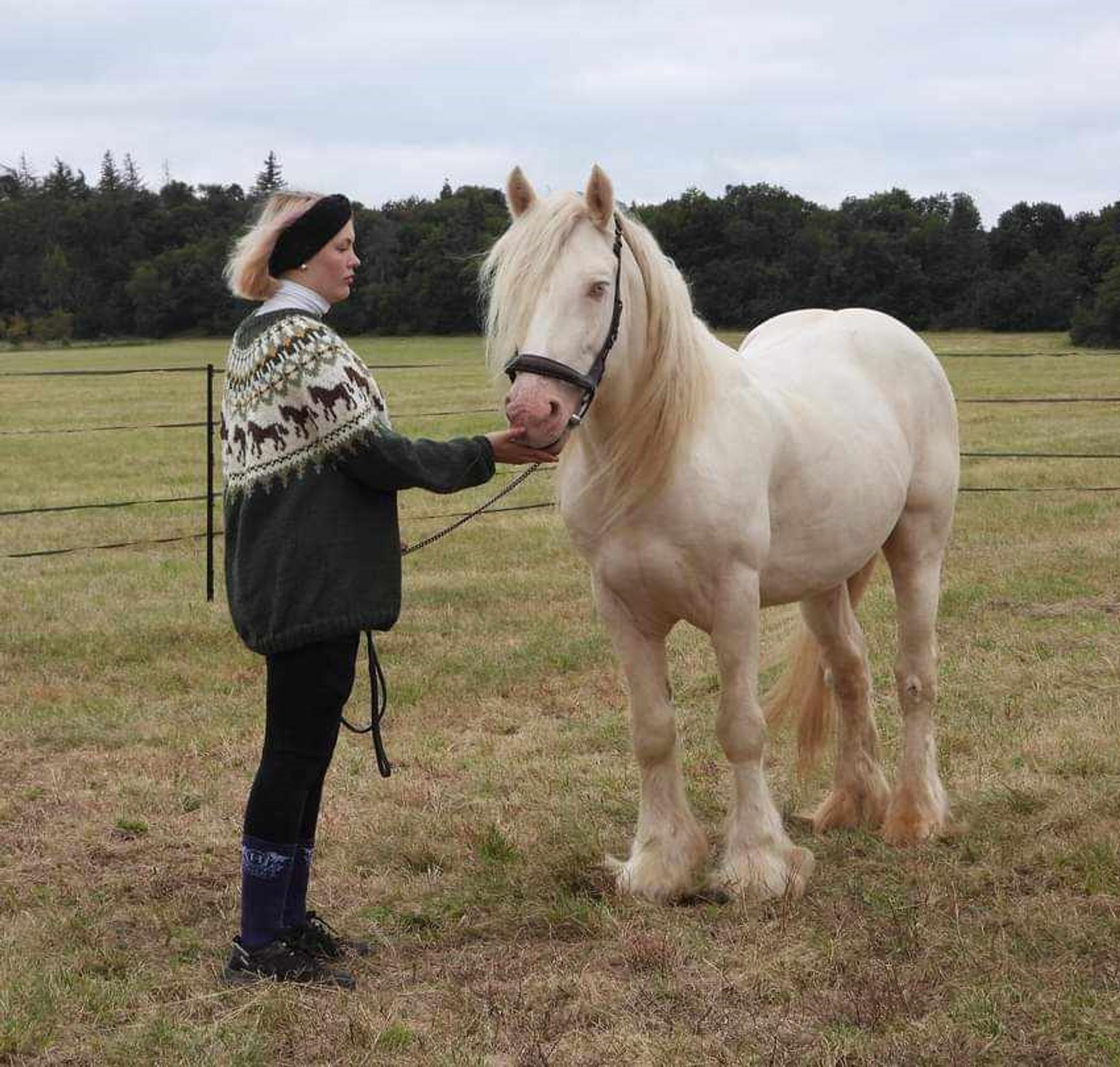 Annemari’s daughter Ida and Helhest.