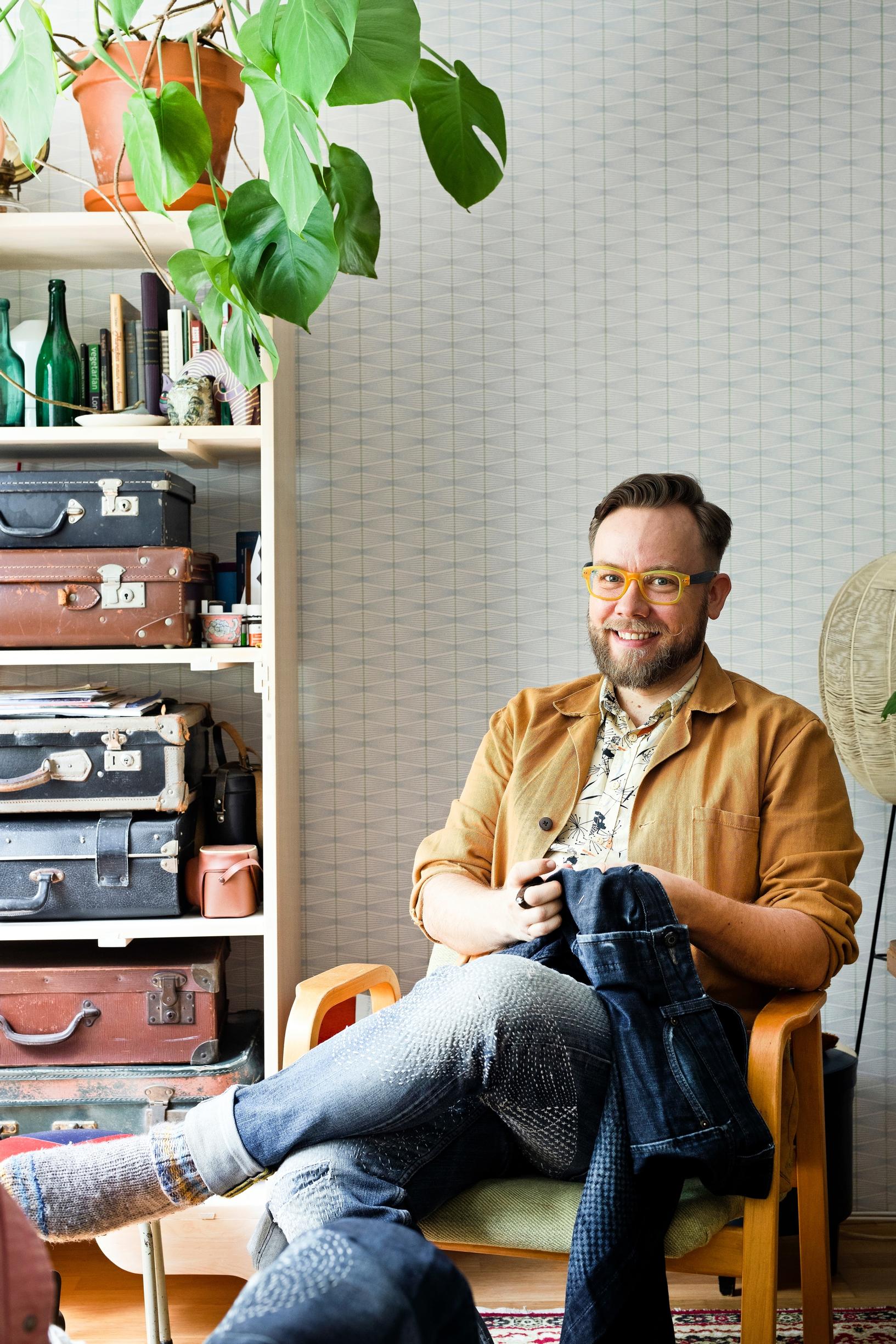 Niko Lindgren sitting in an armchair