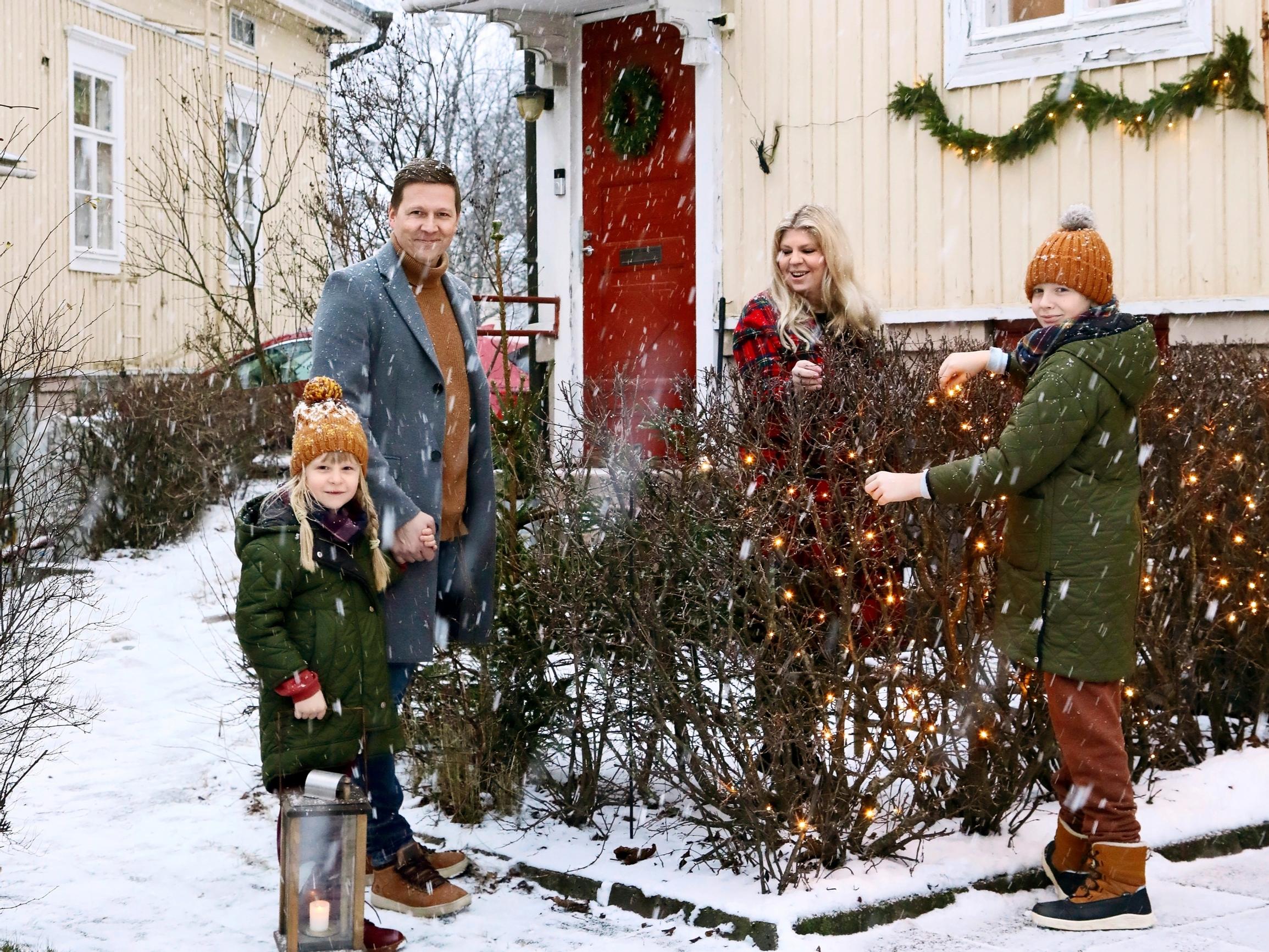 At Jenni’s wooden house, Christmas means crafting and baking: “The wait doesn’t feel so long when there’s something fun to do together”