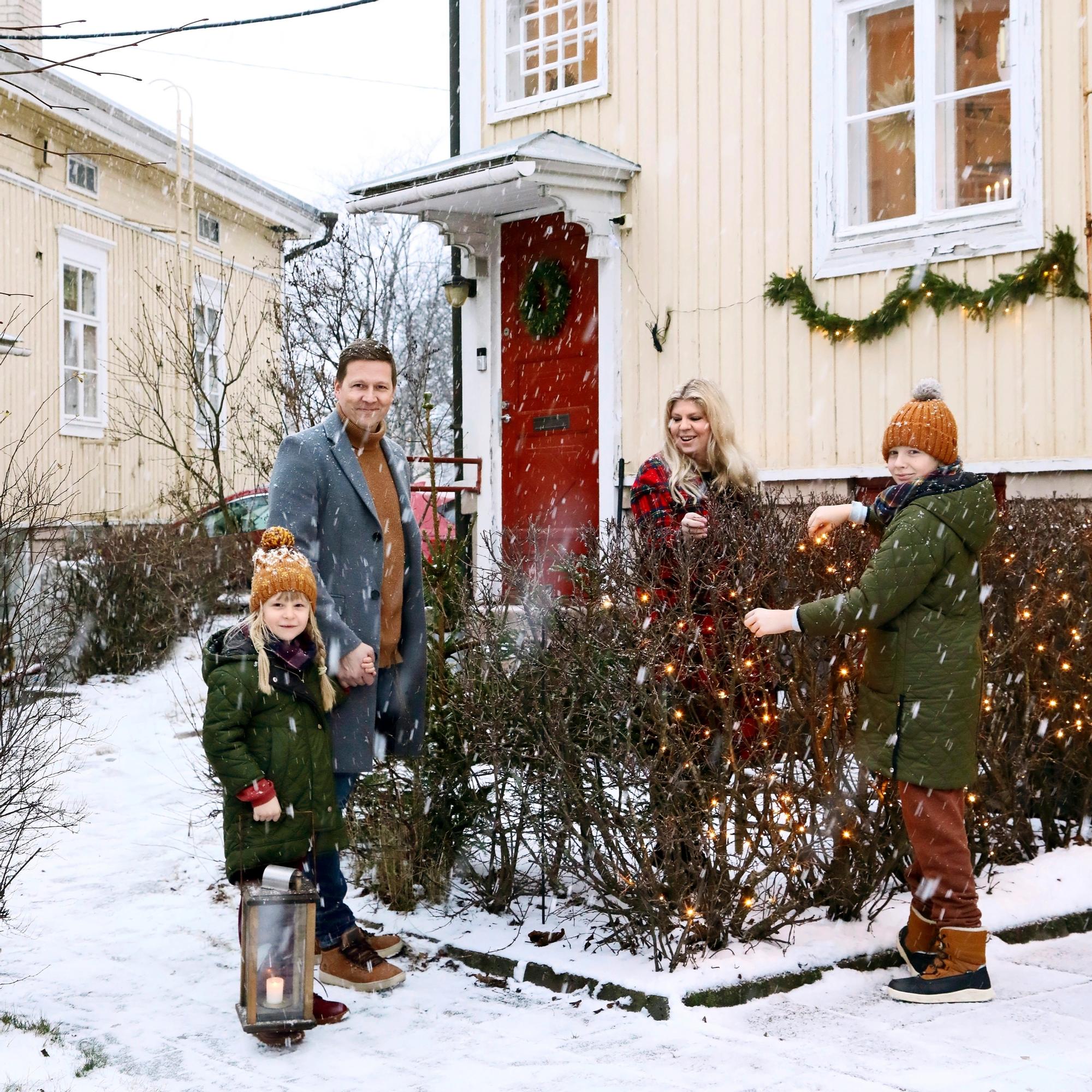 At Jenni’s wooden house, Christmas means crafting and baking: “The wait doesn’t feel so long when there’s something fun to do together”