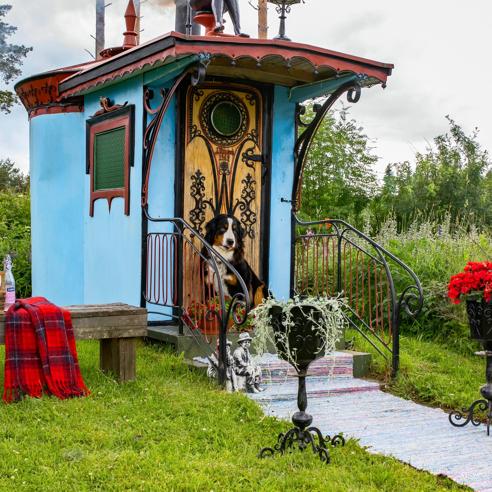 My goodness, it is indeed a sauna! This iron sauna is anything but ordinary